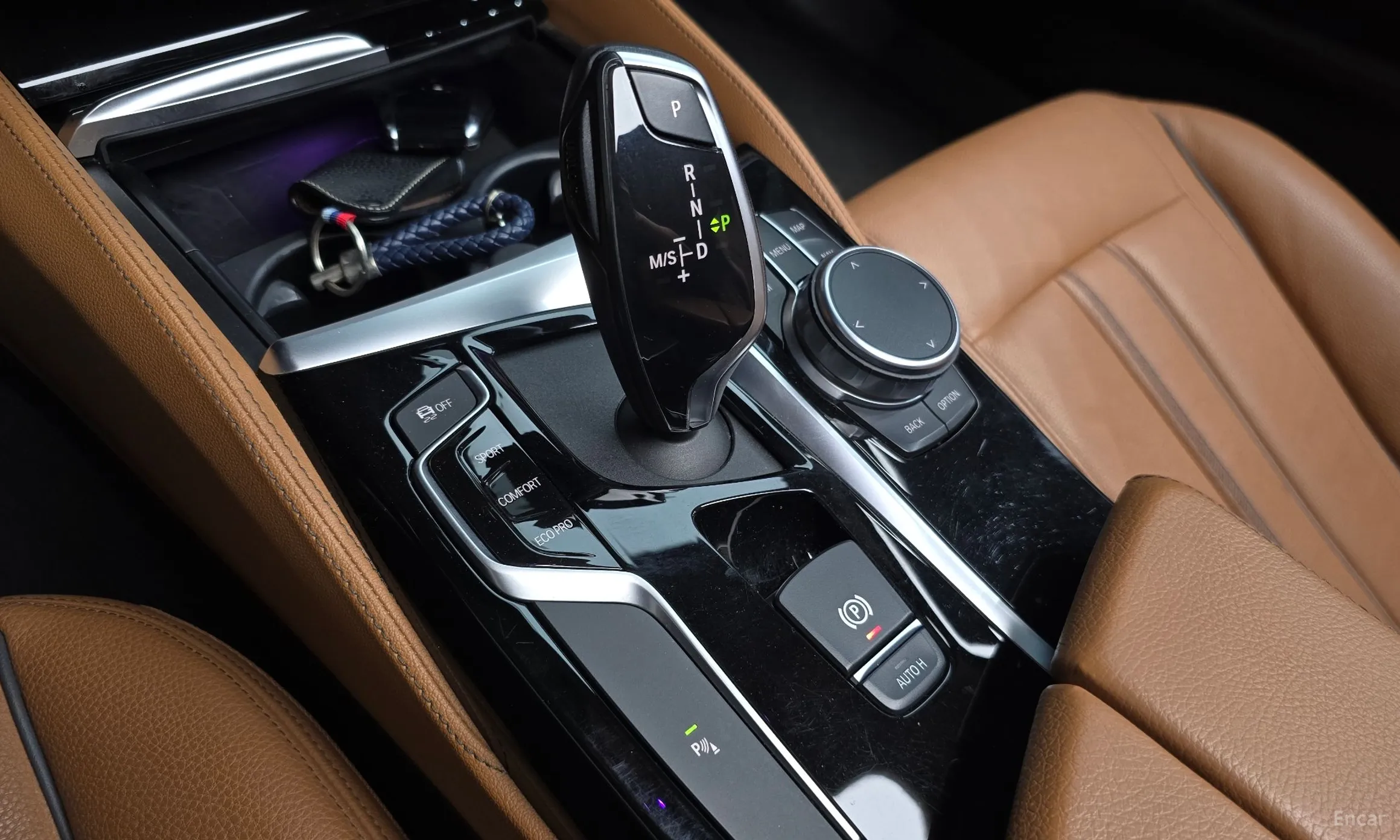 BMW 5 Series (G30) превью 9