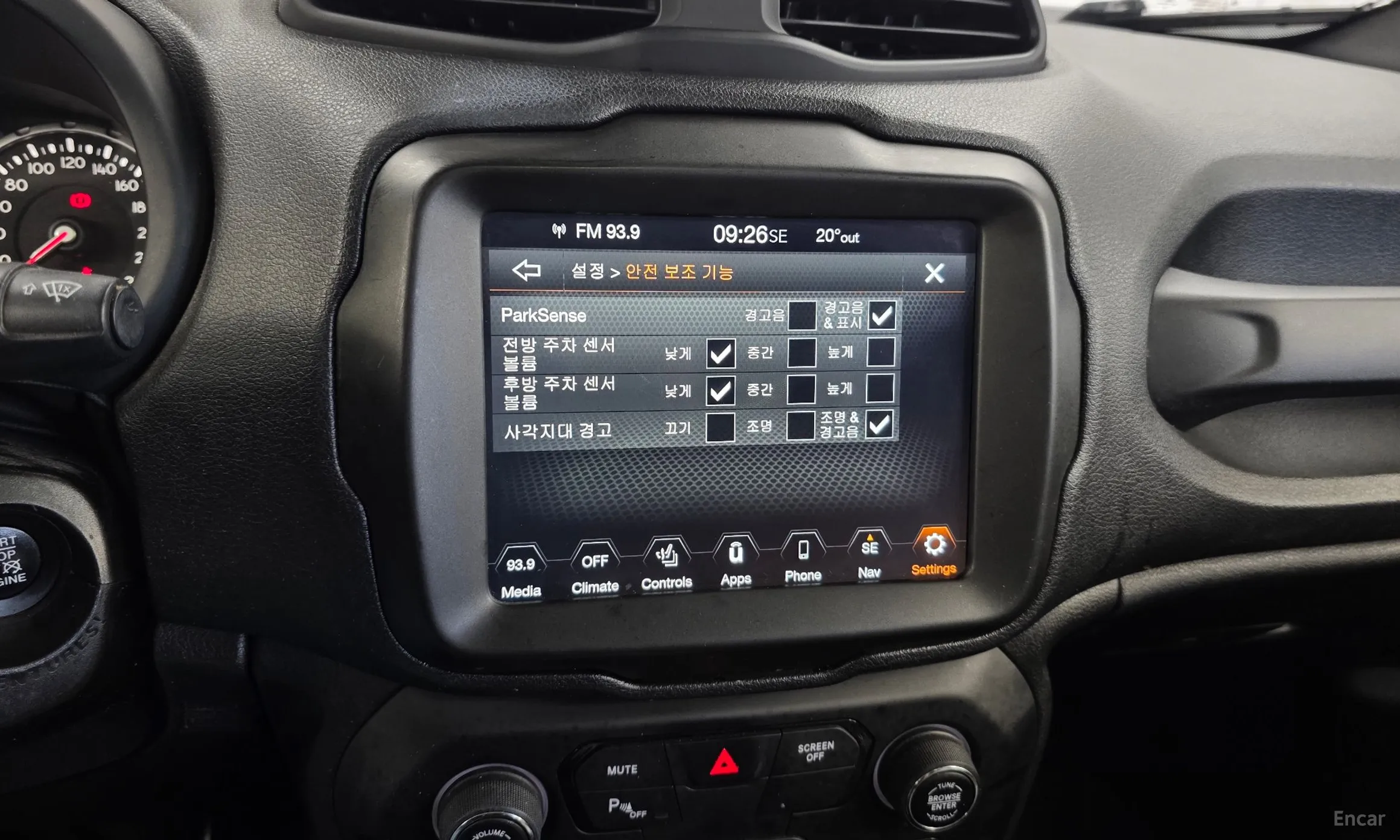Jeep Renegade превью 16