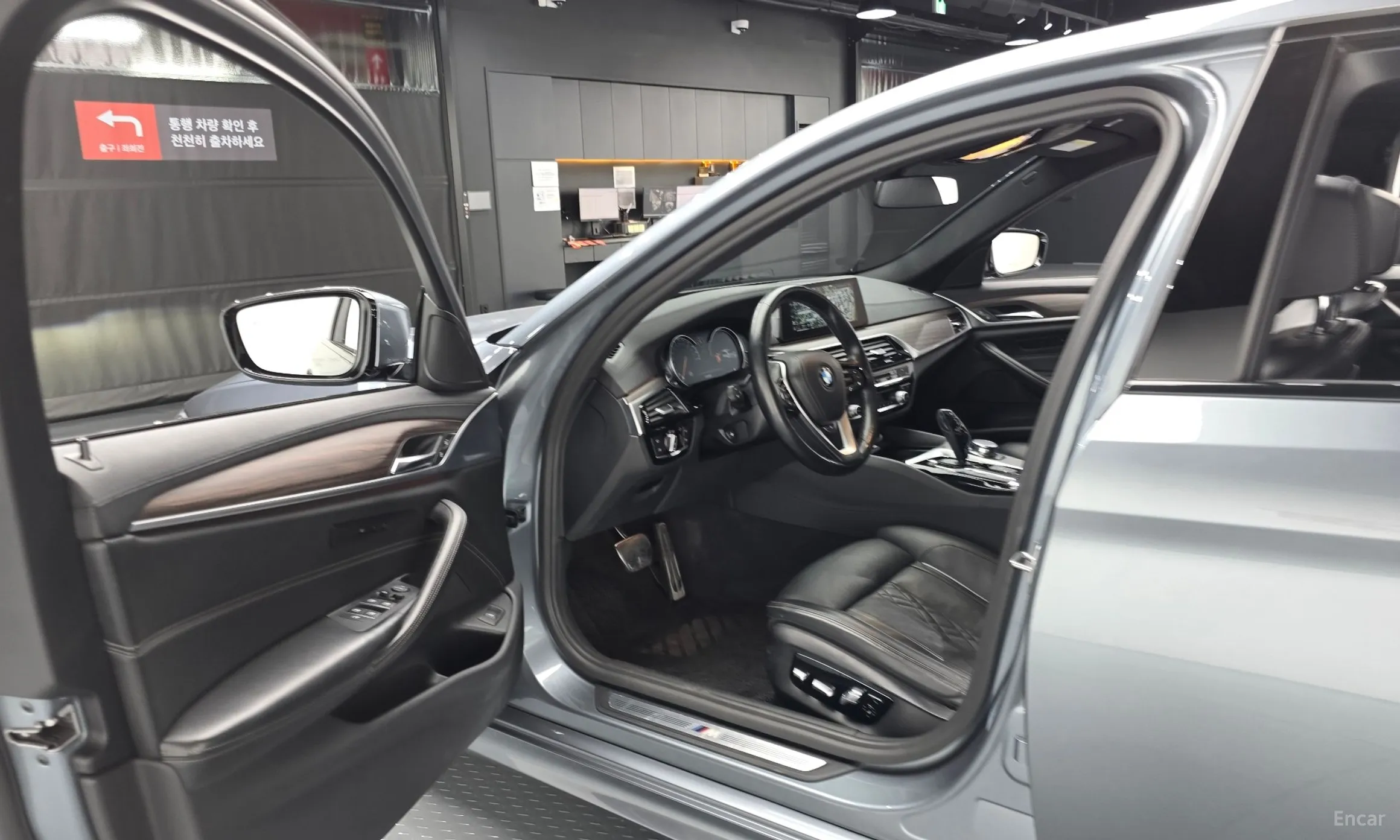 BMW 5 Series (G30) превью 10