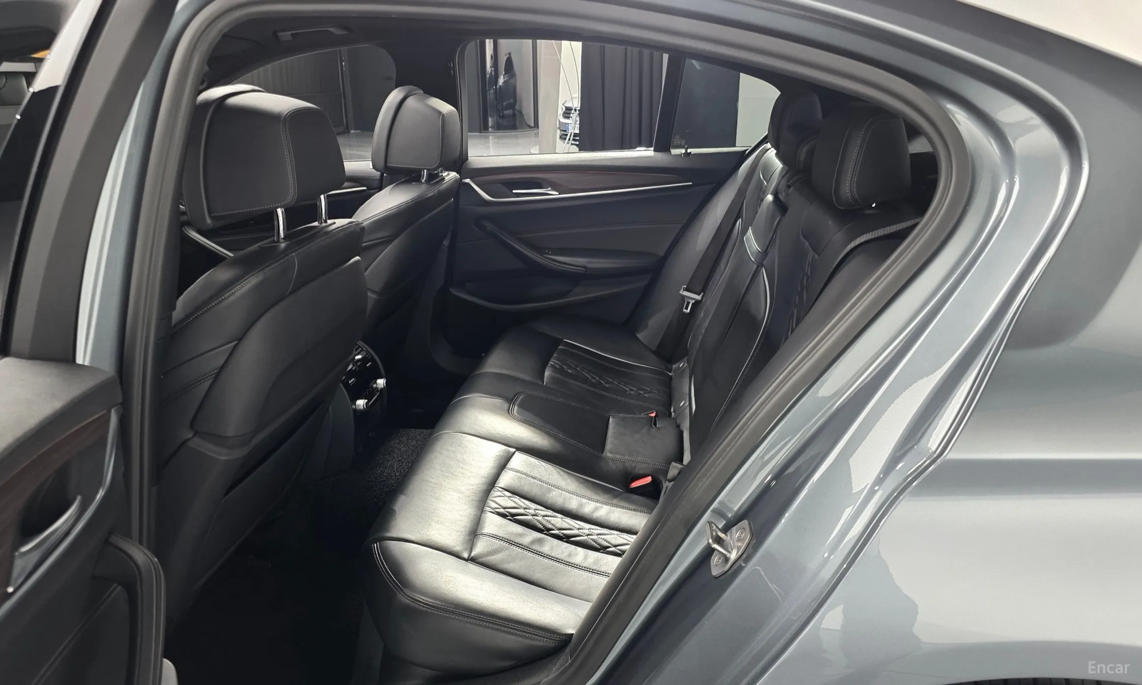 BMW 5 Series (G30) превью 12