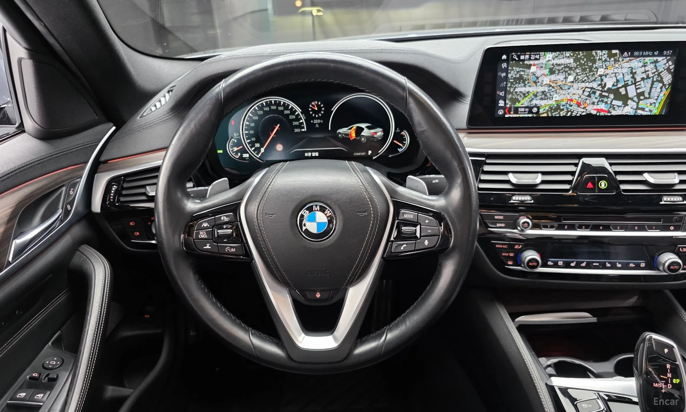 BMW 5 Series (G30) превью 13