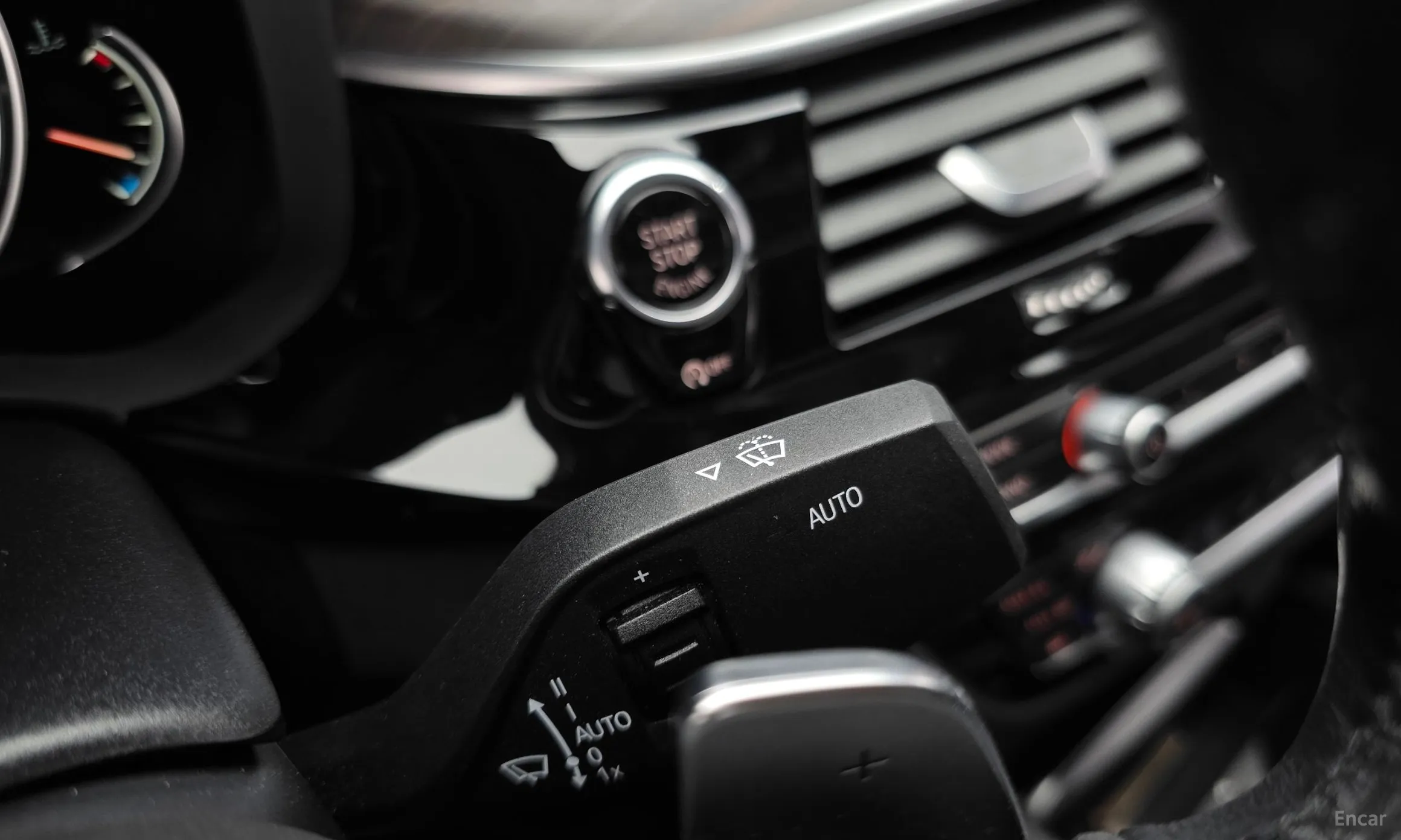 BMW 5 Series (G30) превью 17