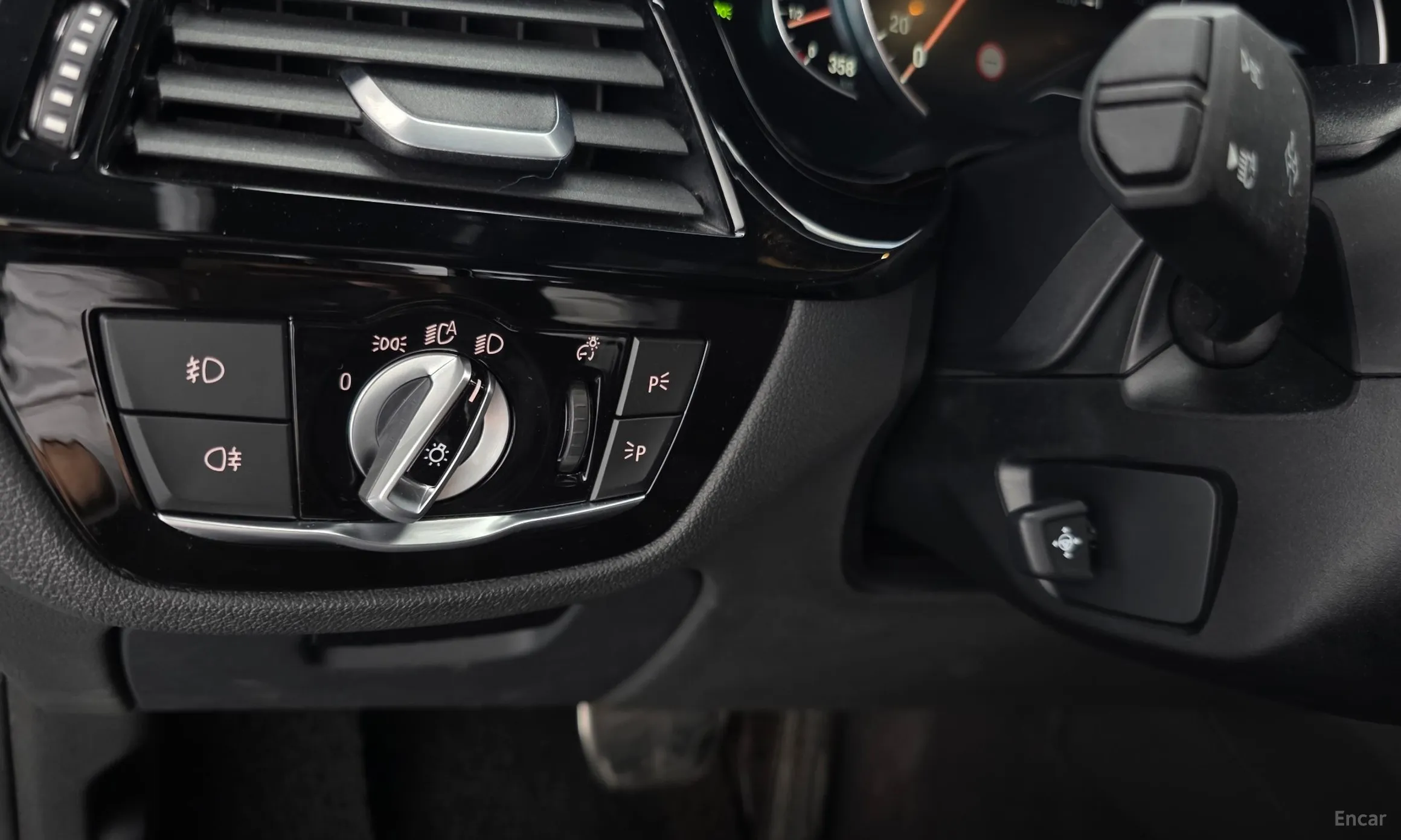 BMW 5 Series (G30) превью 19