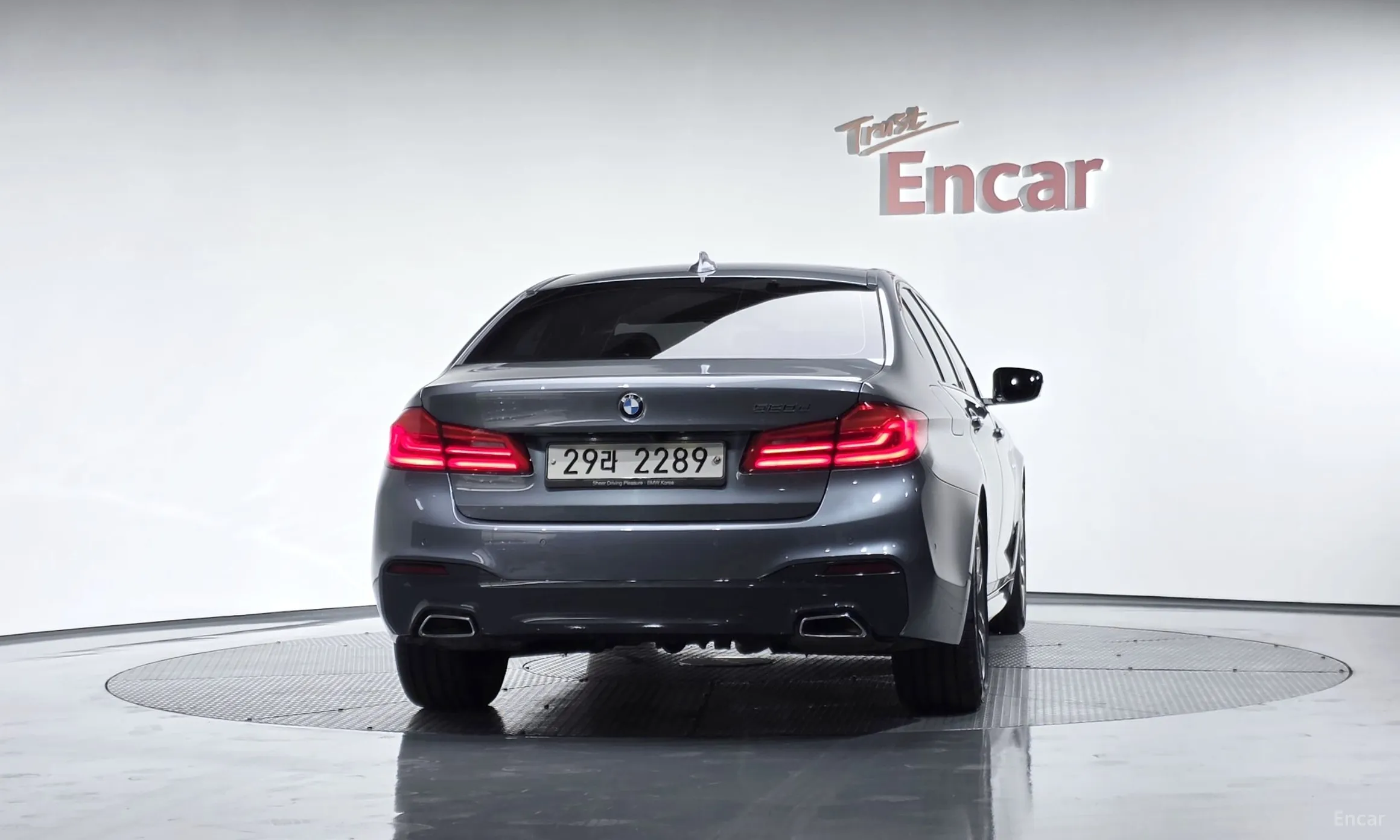 BMW 5 Series (G30) превью 4