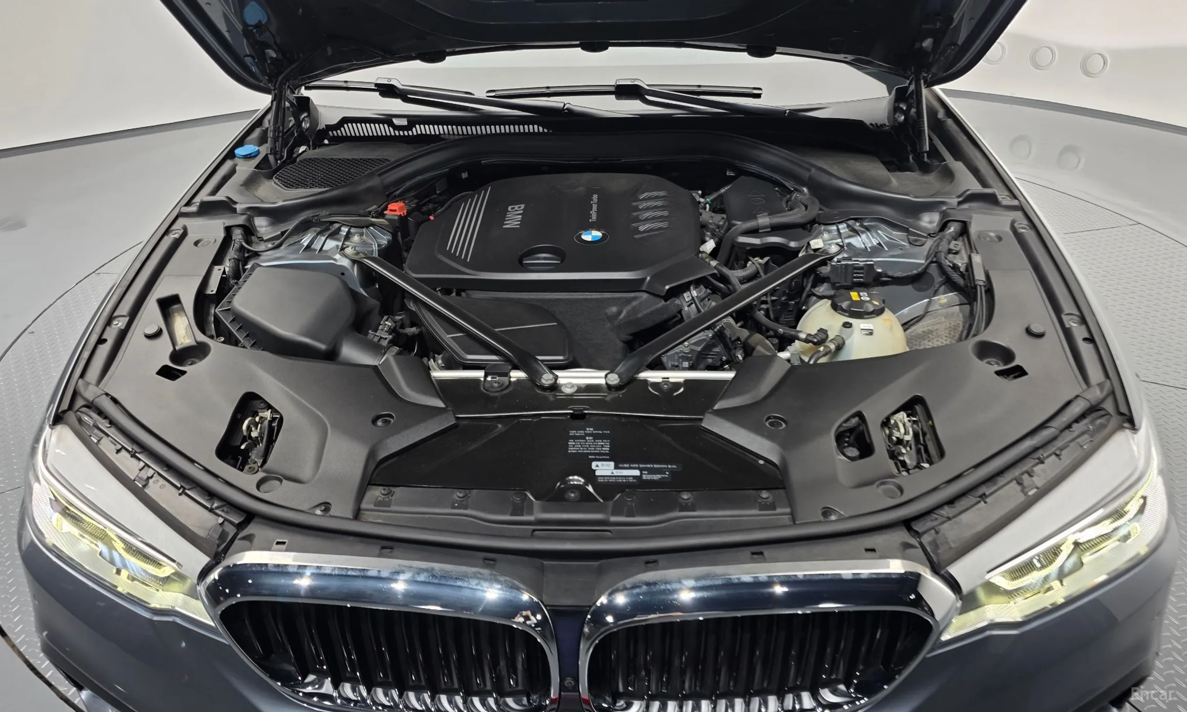 BMW 5 Series (G30) превью 6