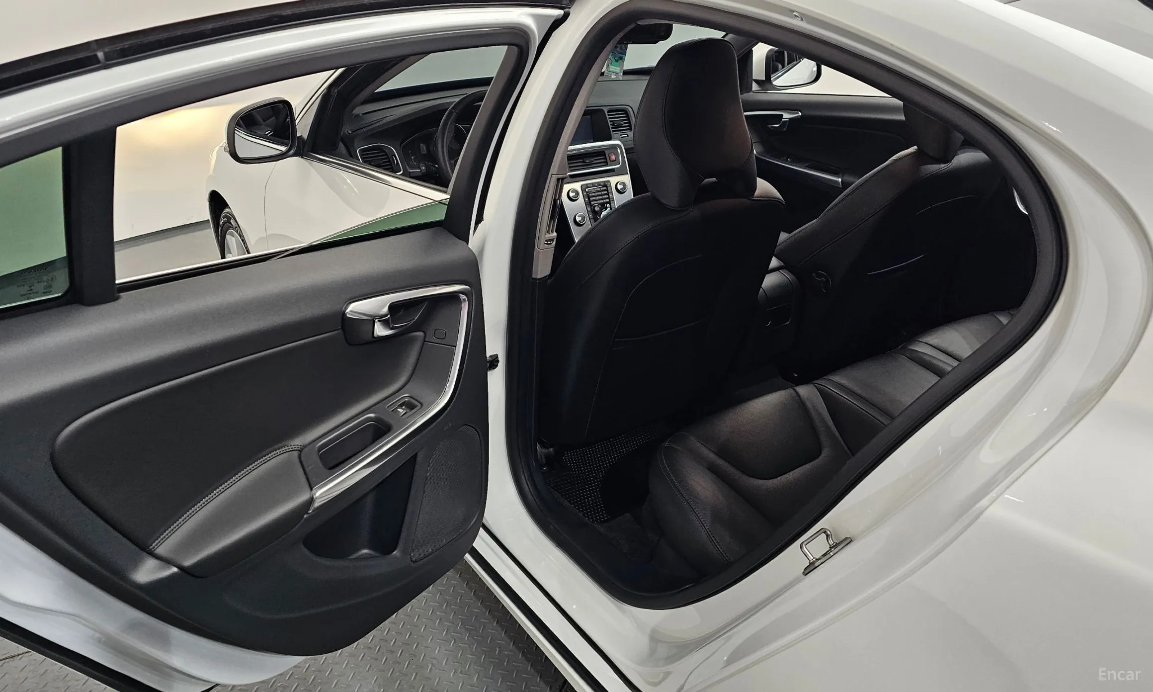 Volvo S60 превью 17