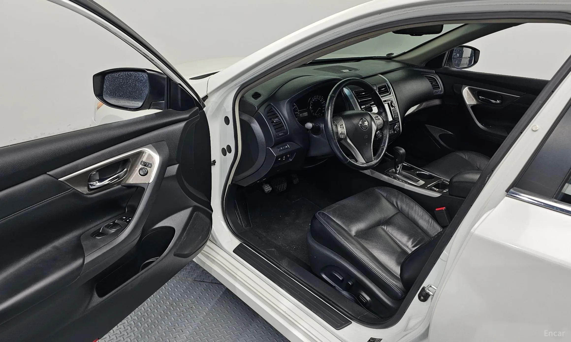Nissan Altima превью 10