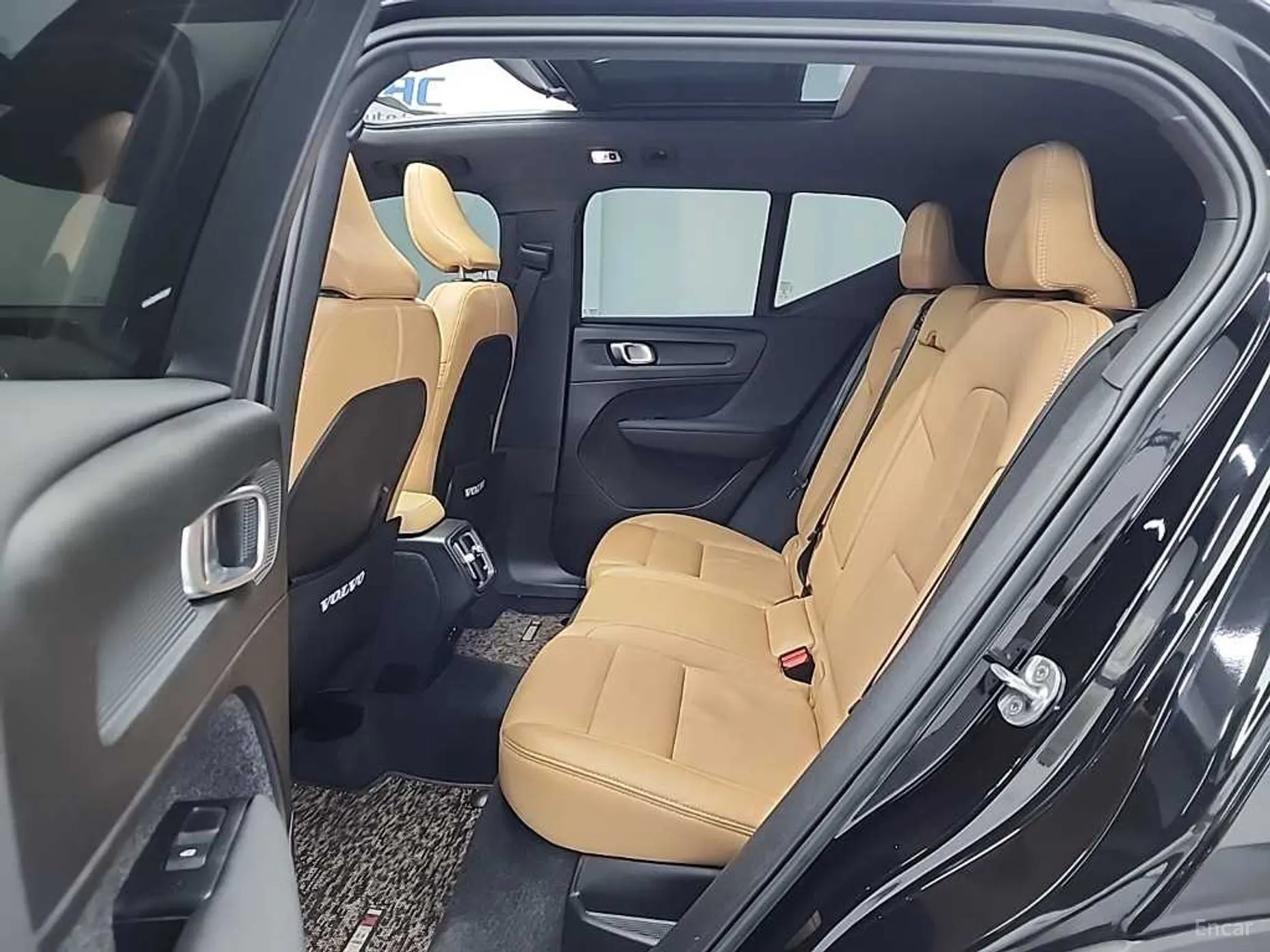 Volvo XC40 превью 12