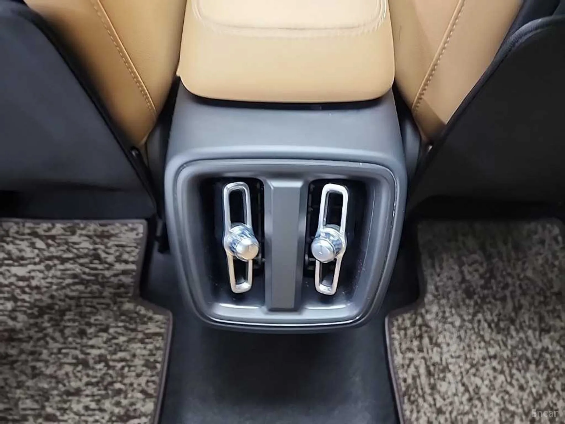 Volvo XC40 превью 13