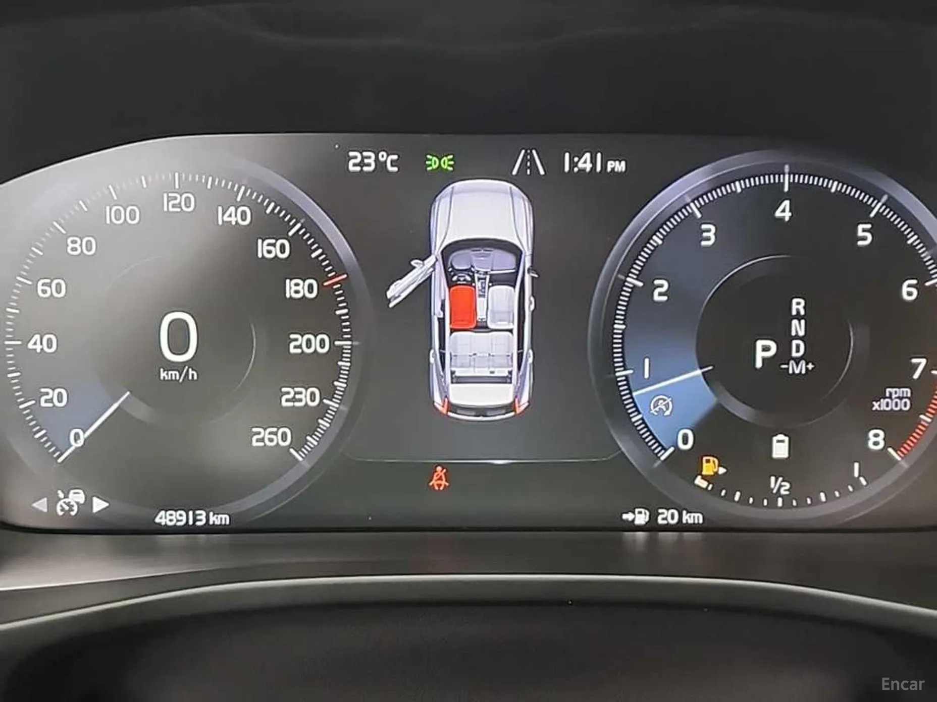 Volvo XC40 превью 6