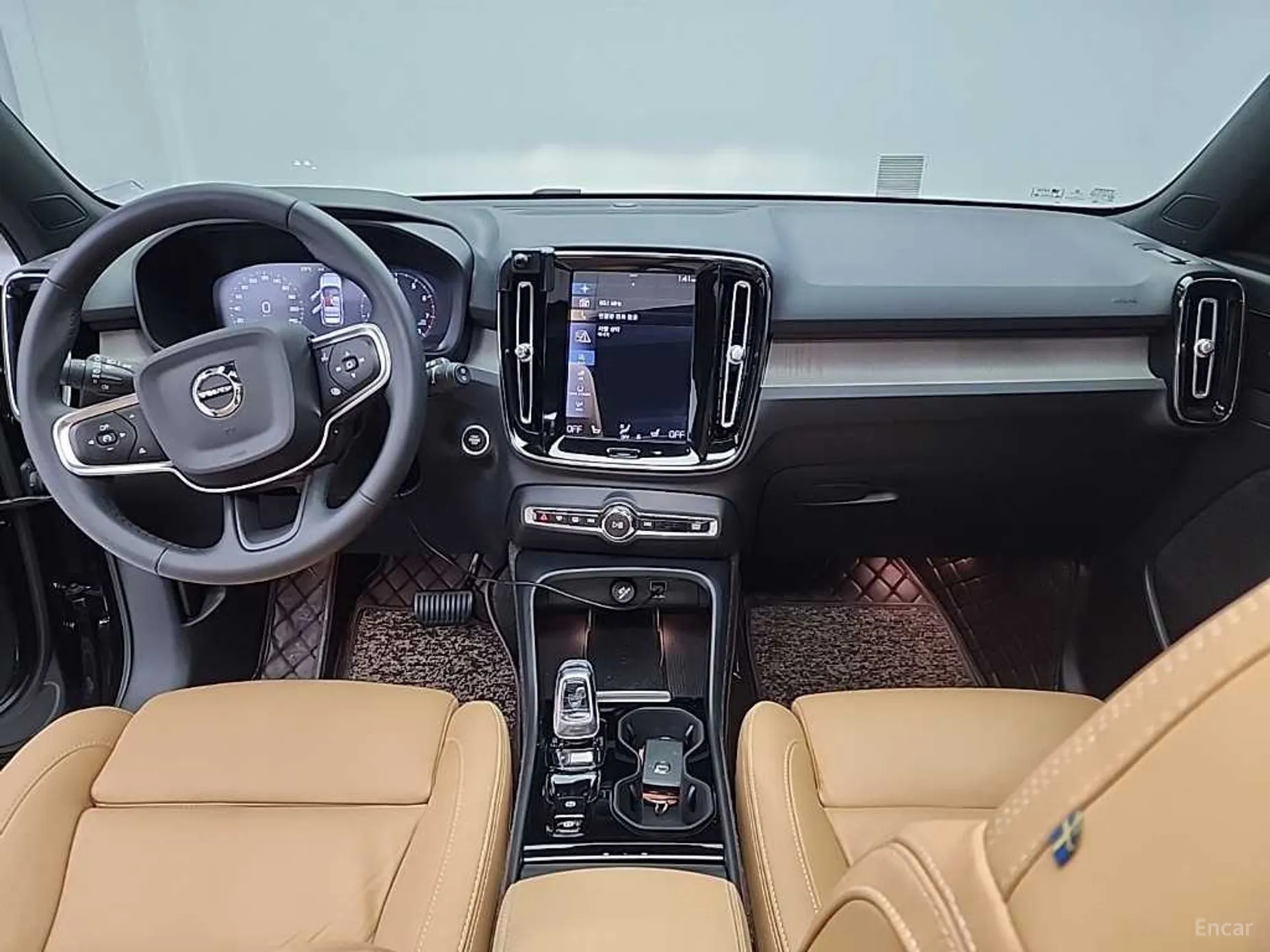 Volvo XC40 превью 7