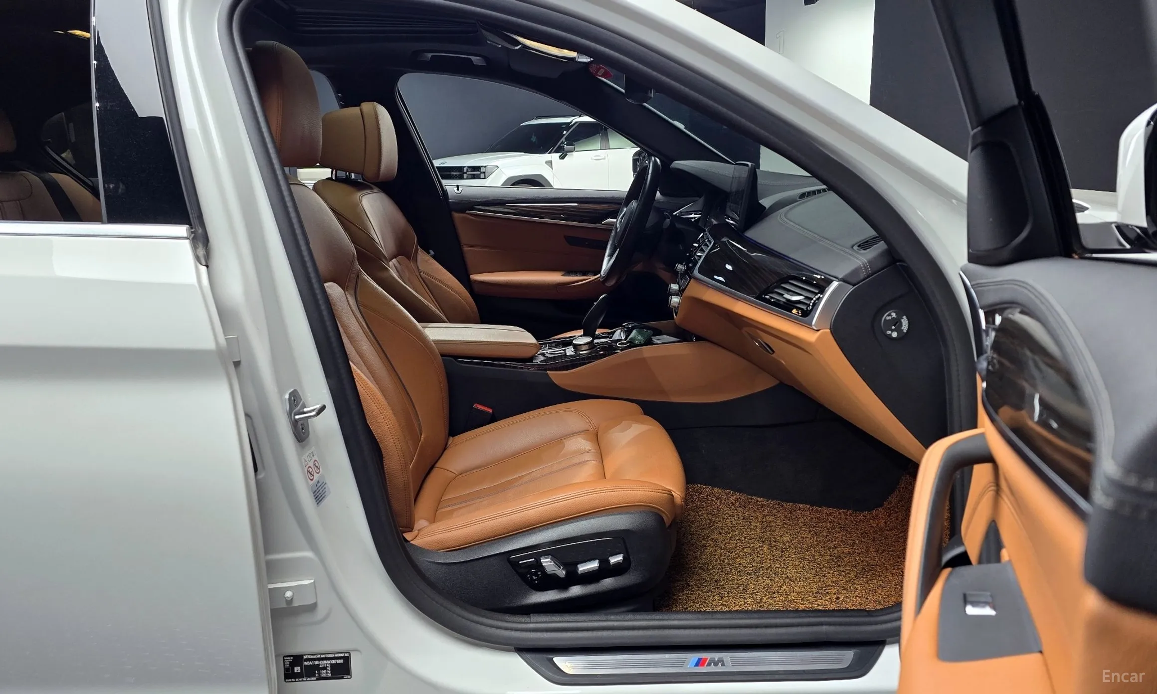 BMW 5 Series (G30) превью 11