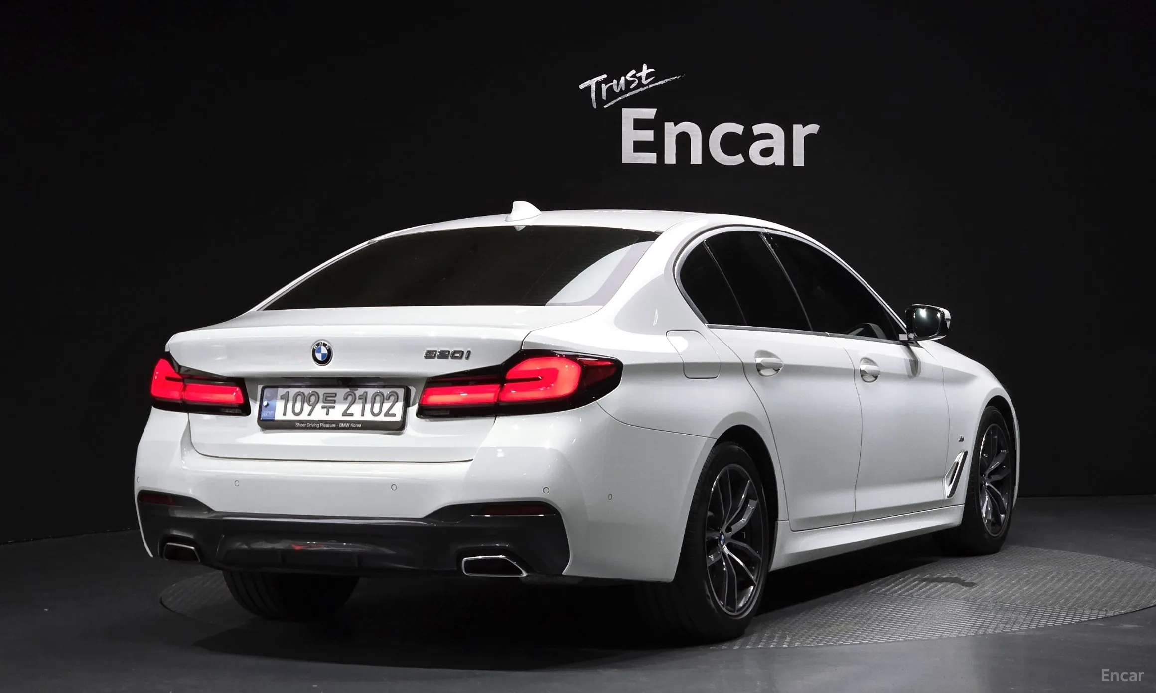 BMW 5 Series (G30) превью 2