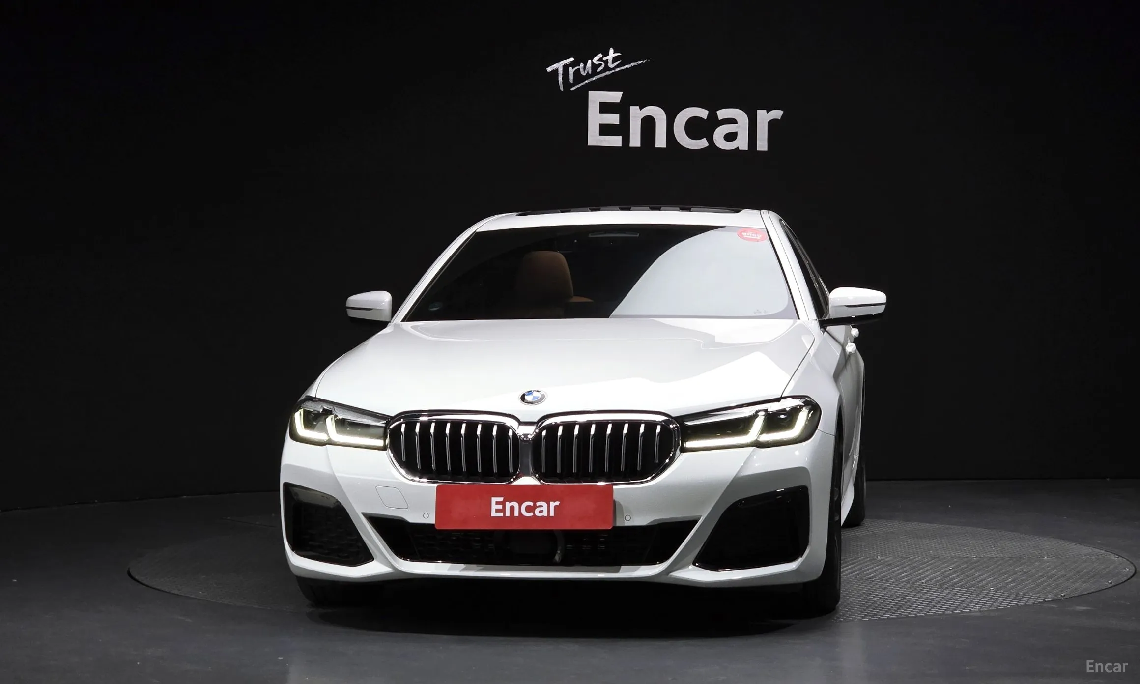 BMW 5 Series (G30) превью 3