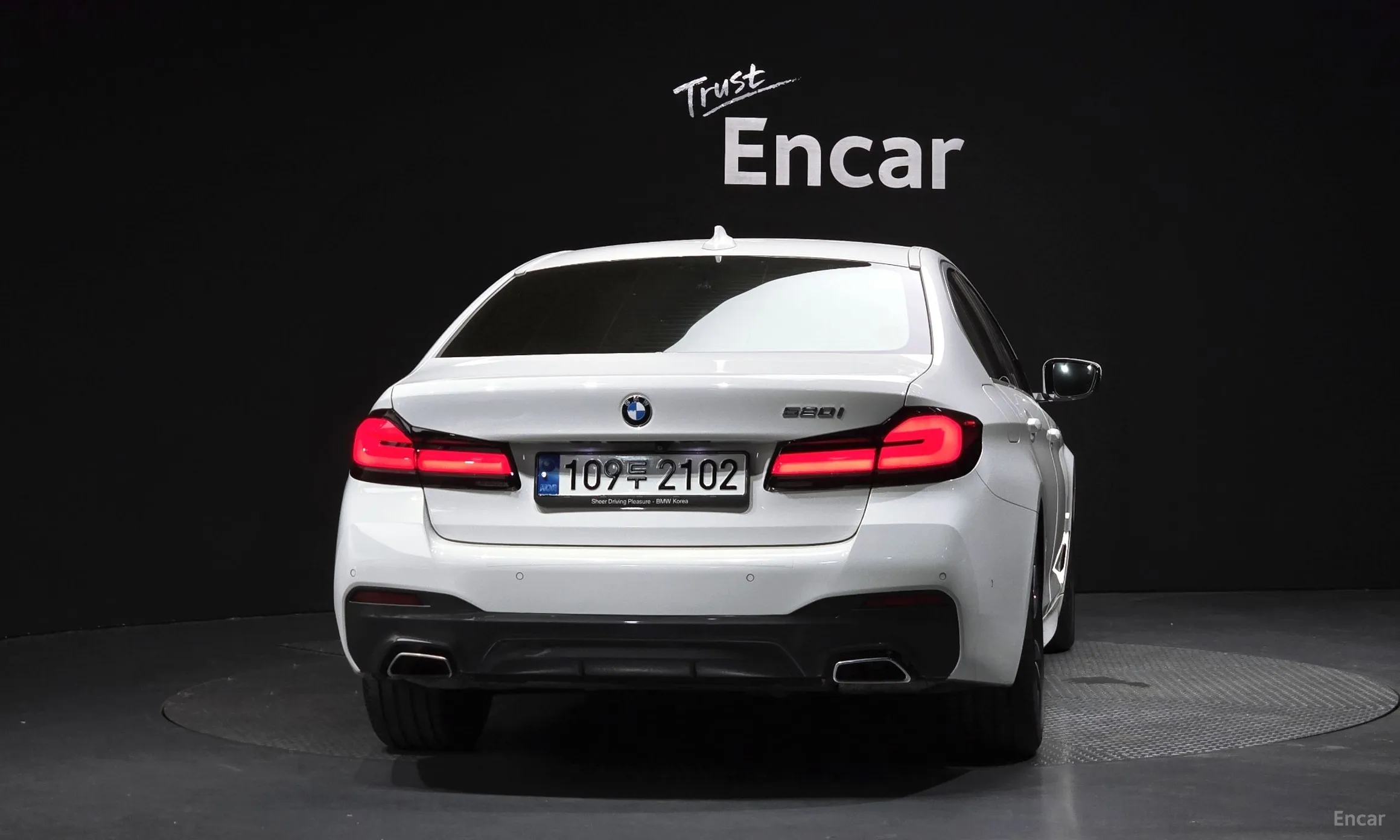 BMW 5 Series (G30) превью 4