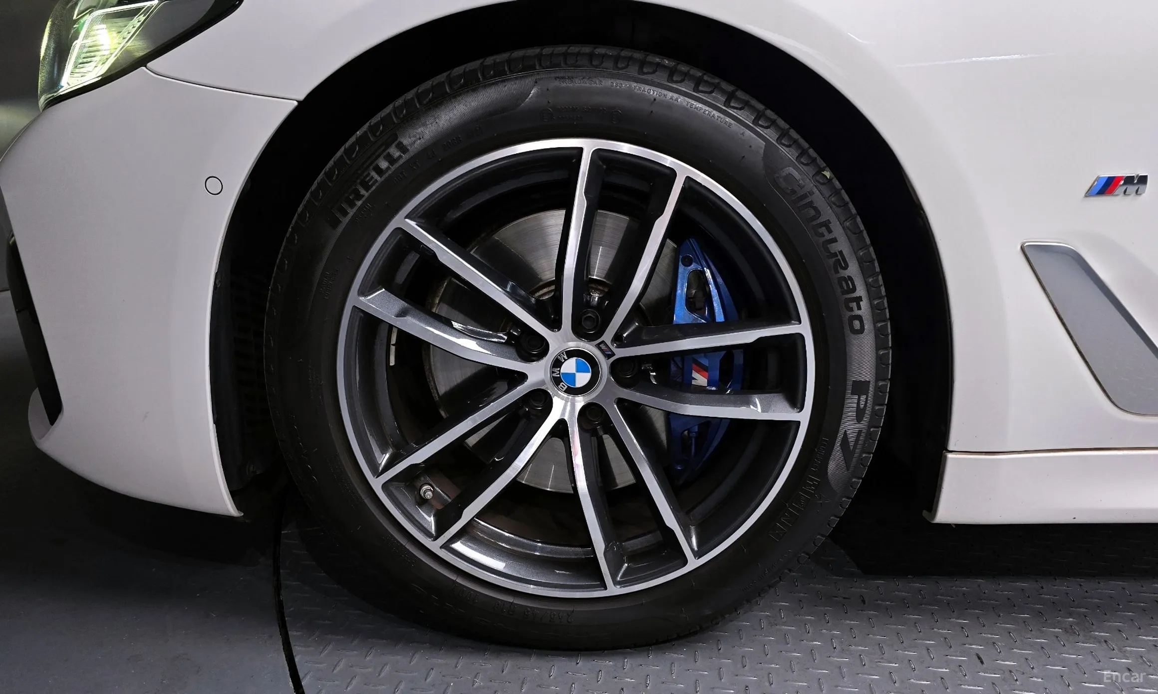 BMW 5 Series (G30) превью 5
