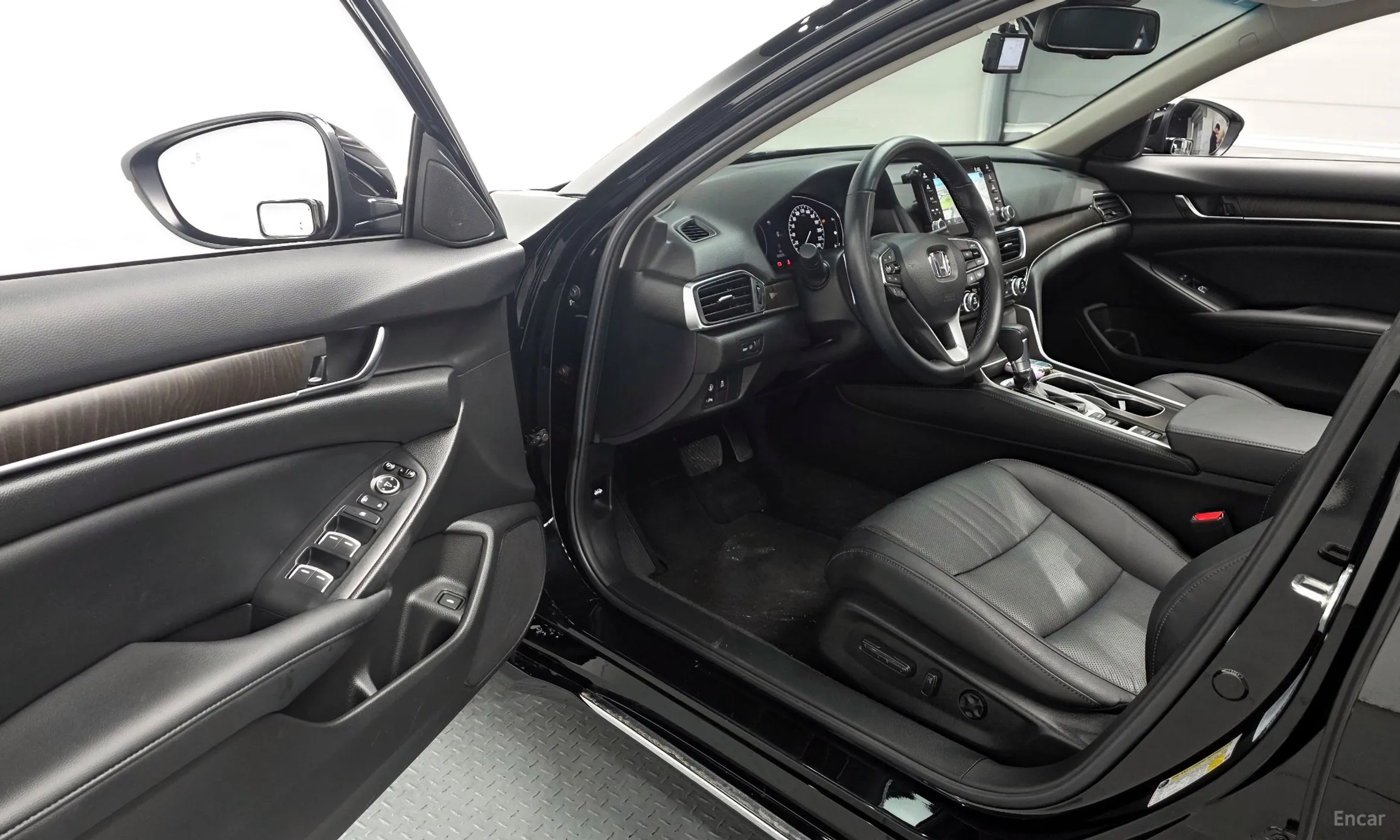Honda Accord 10th Generation превью 10