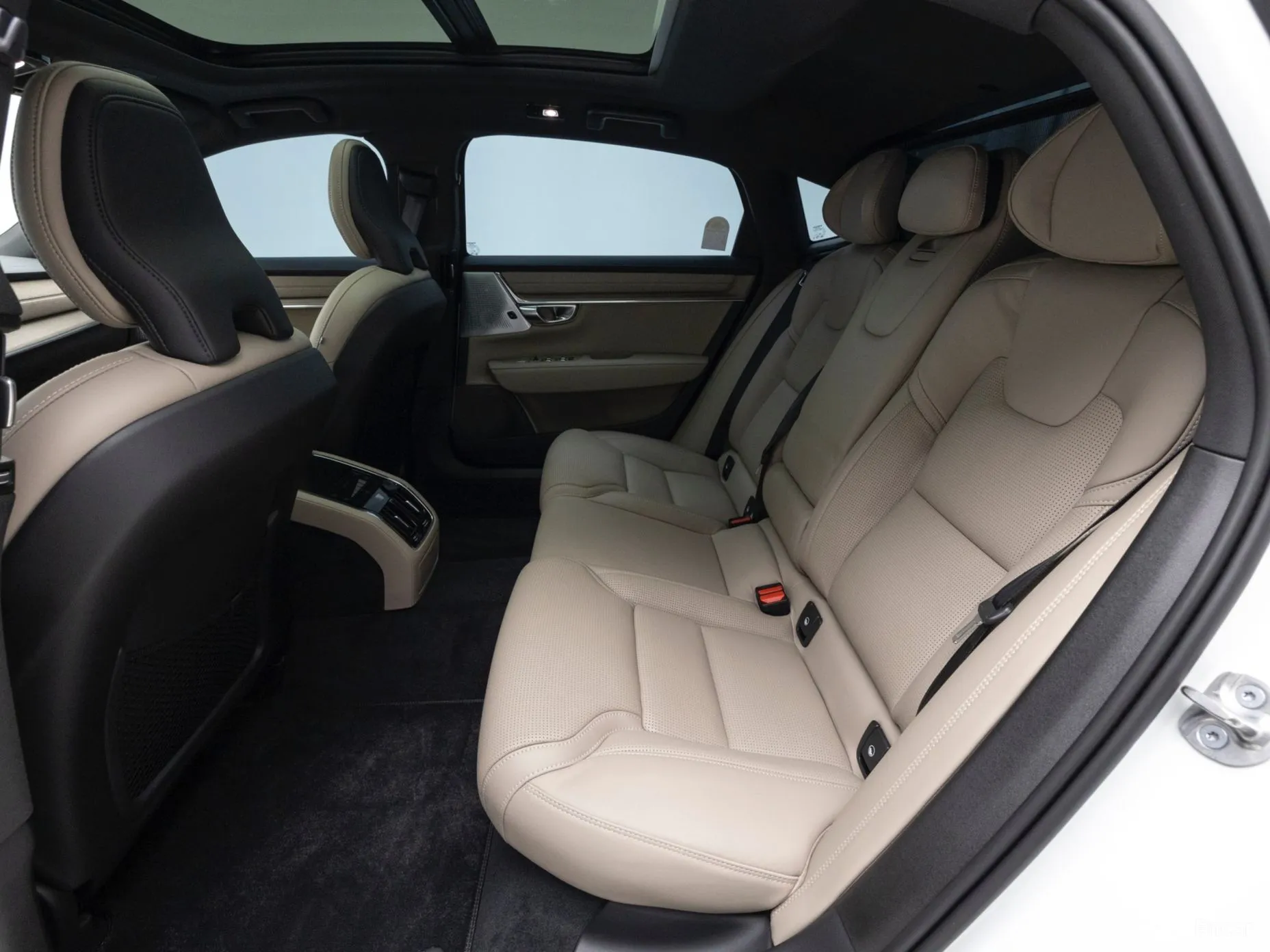 Volvo S90 превью 10