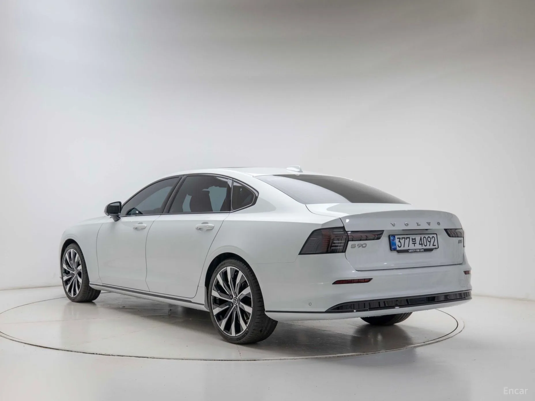 Volvo S90 превью 4