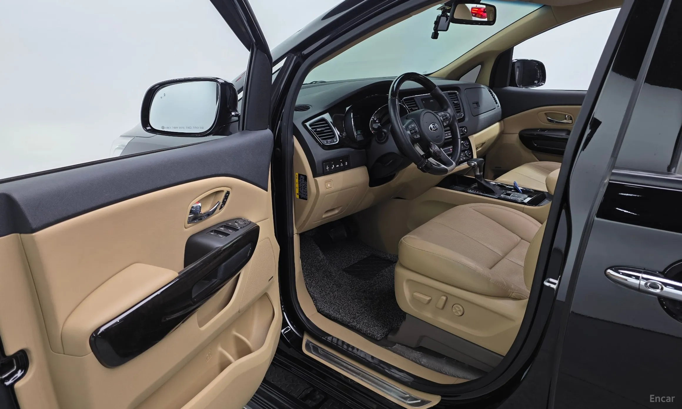 Kia Carnival превью 10