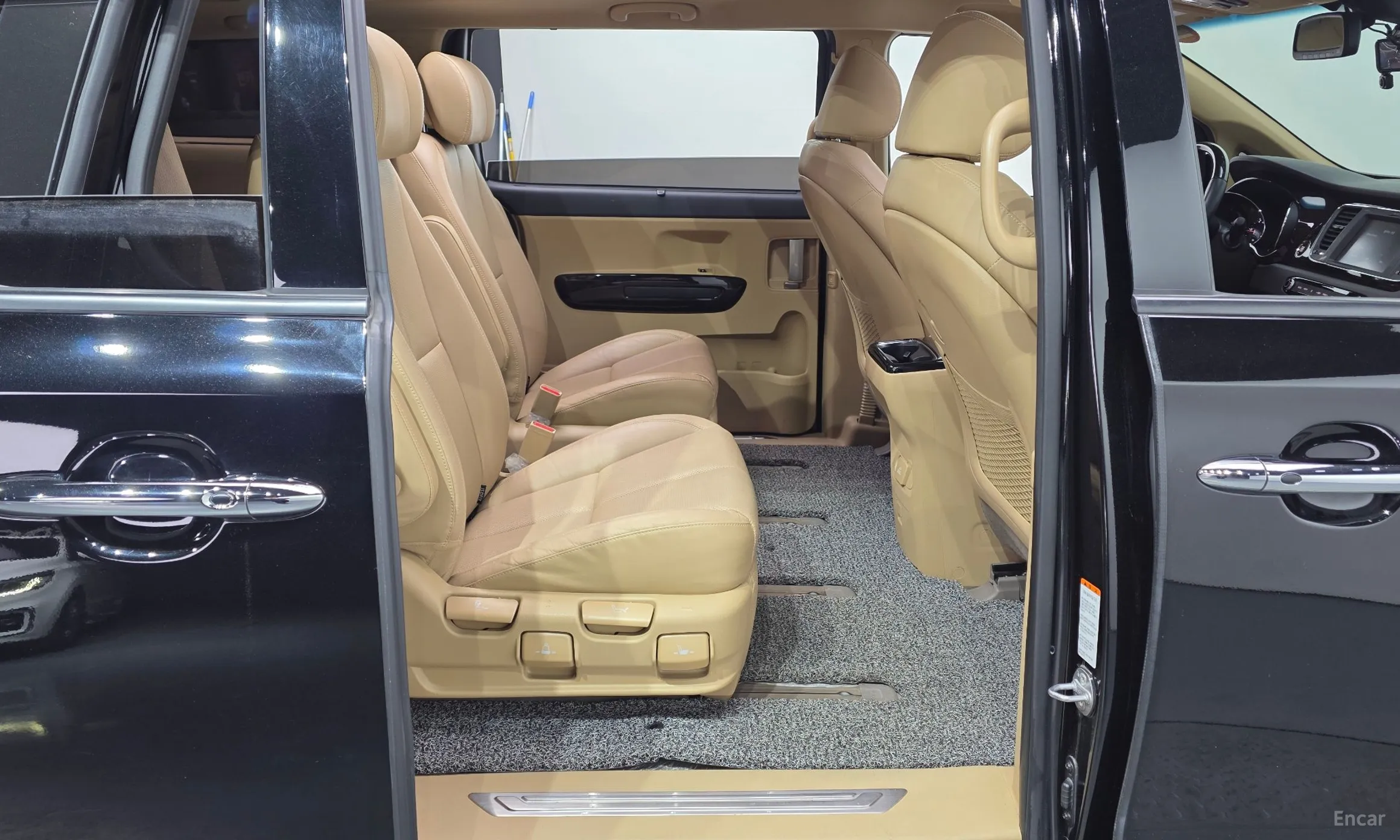 Kia Carnival превью 11