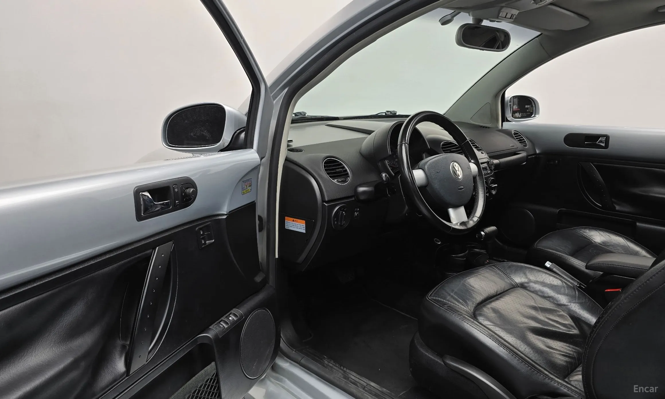Volkswagen New Beetle превью 10