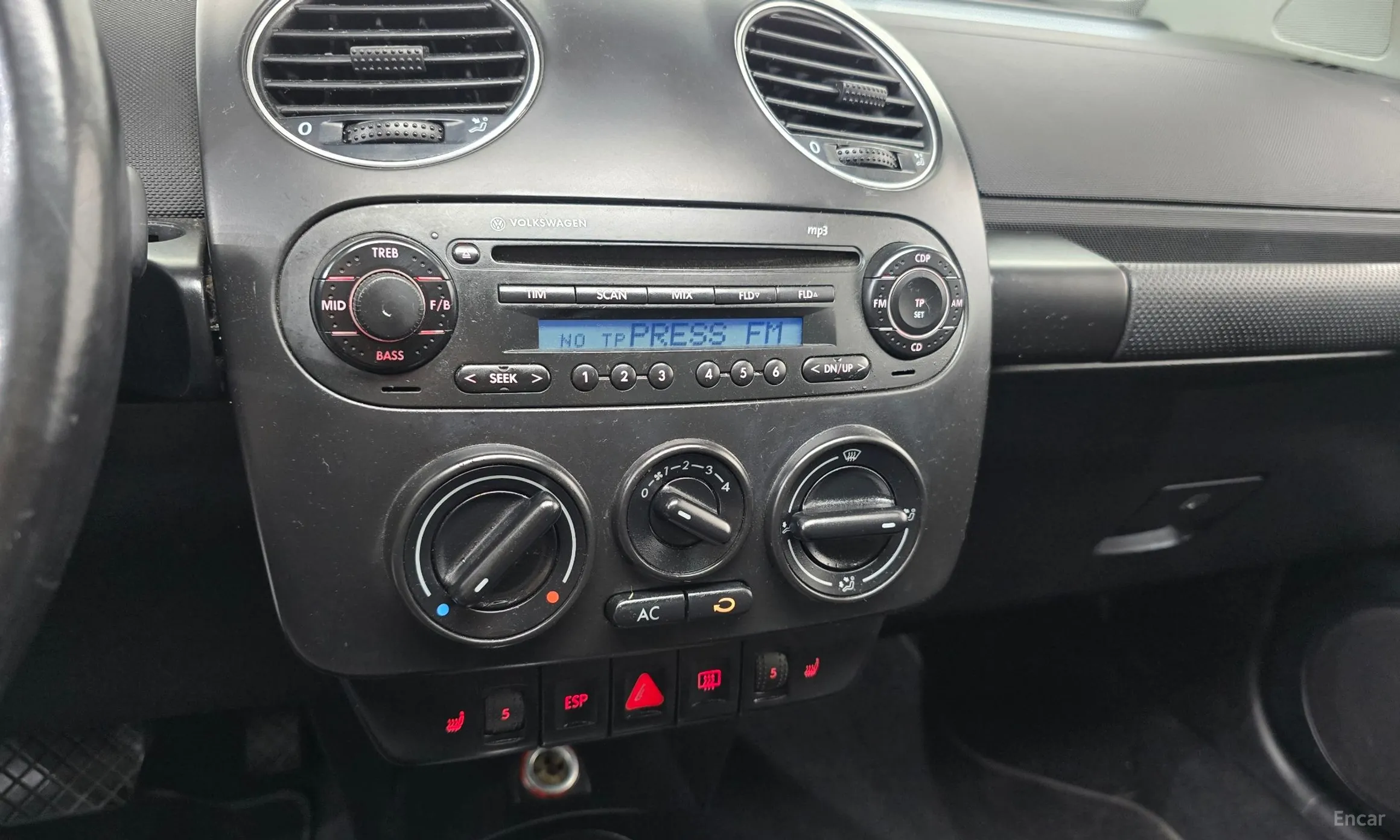 Volkswagen New Beetle превью 13