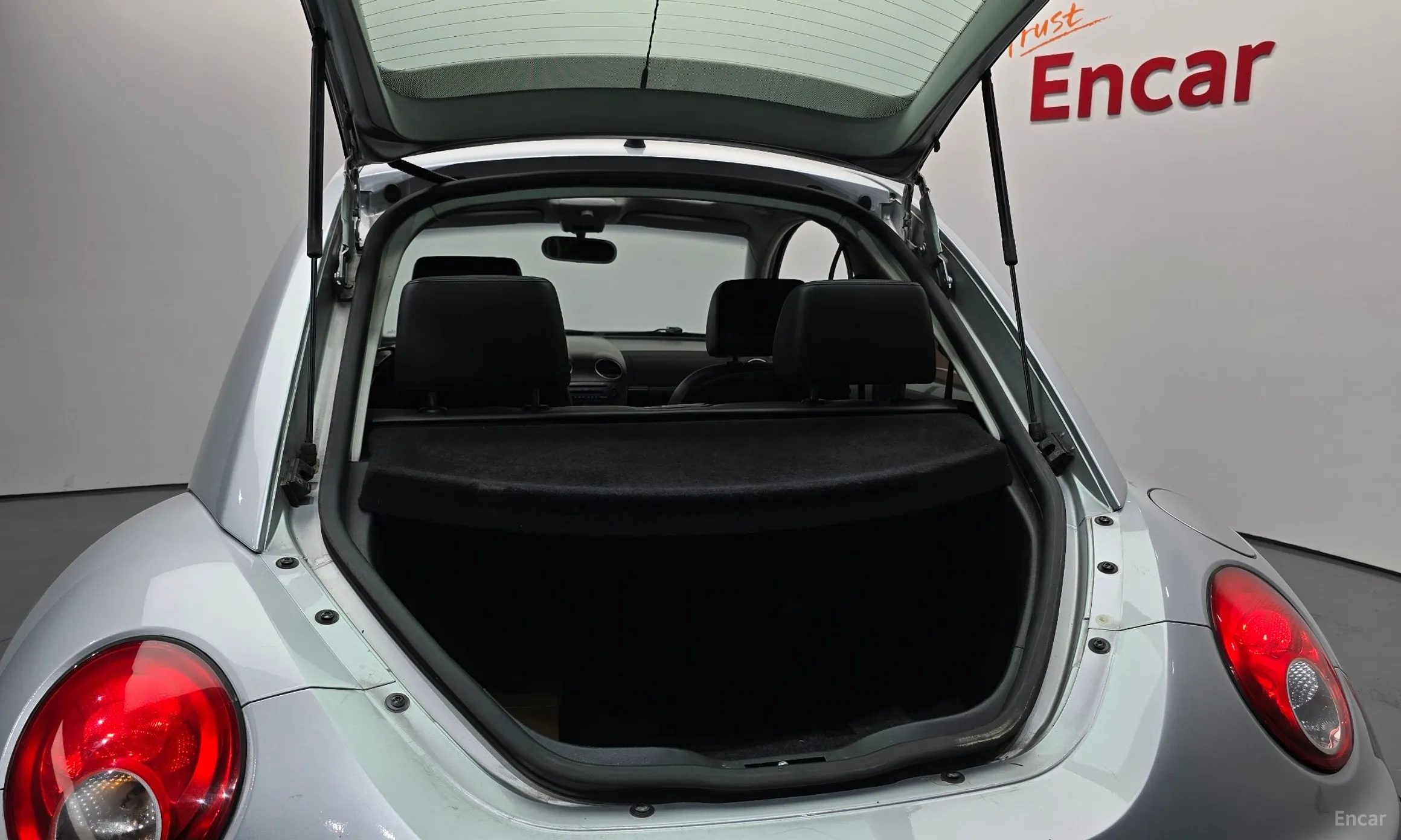 Volkswagen New Beetle превью 16