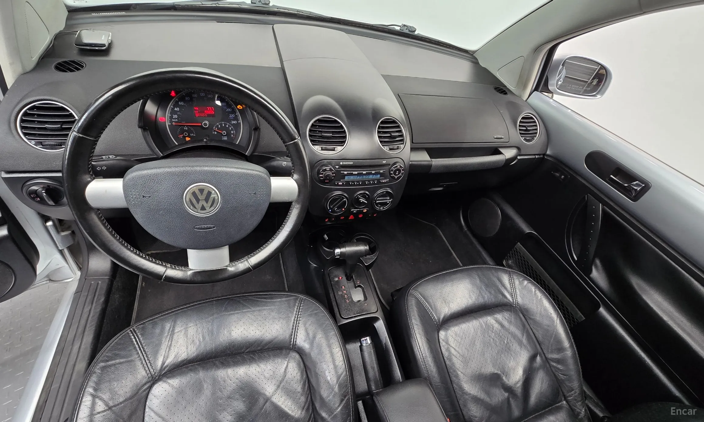 Volkswagen New Beetle превью 7
