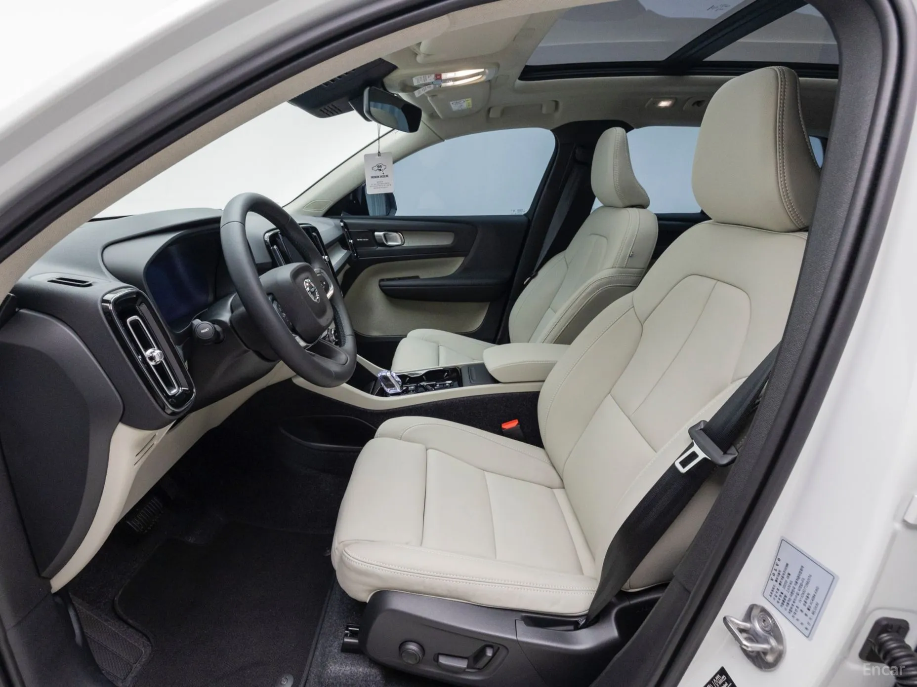 Volvo XC40 превью 10
