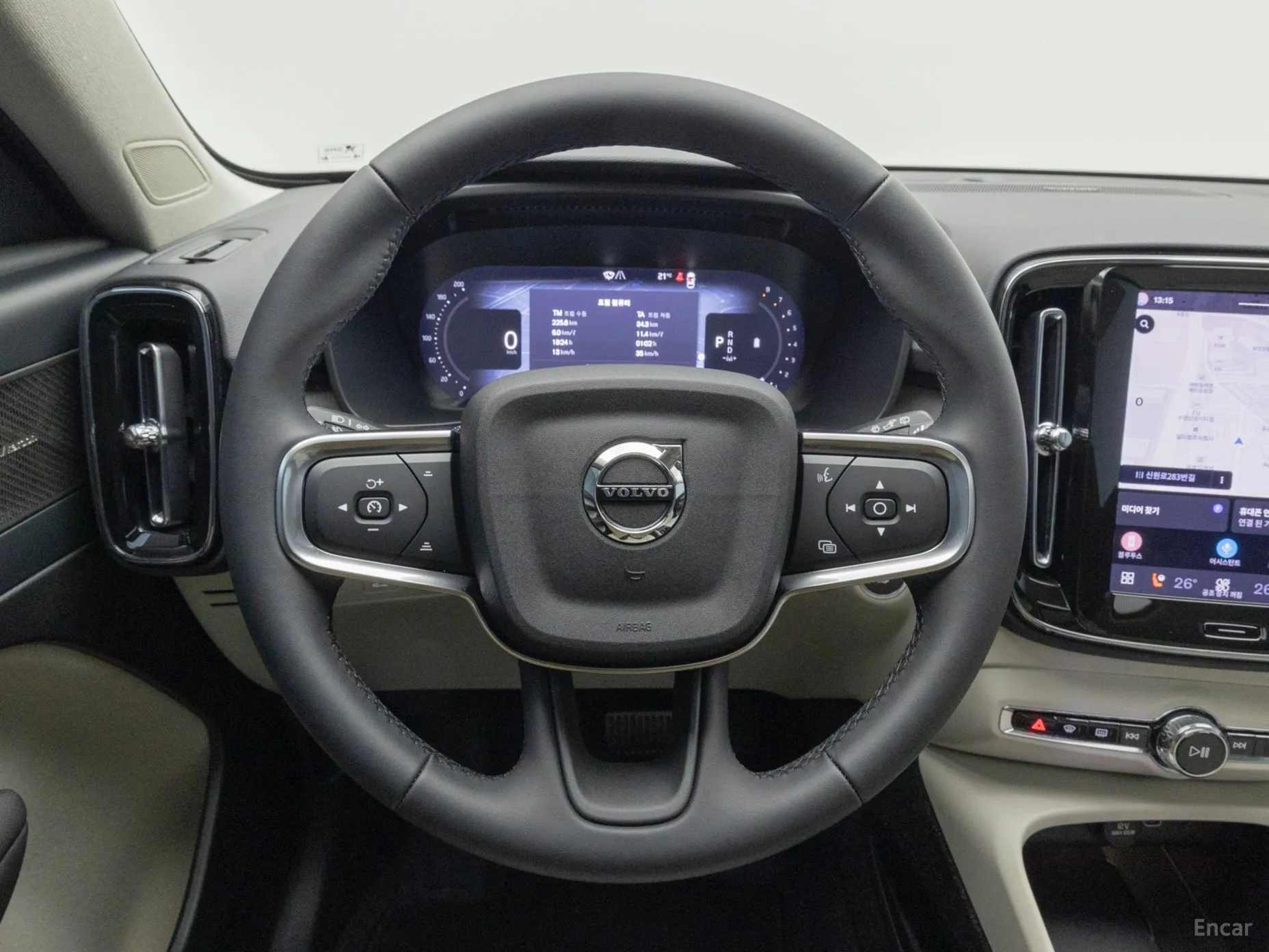 Volvo XC40 превью 12