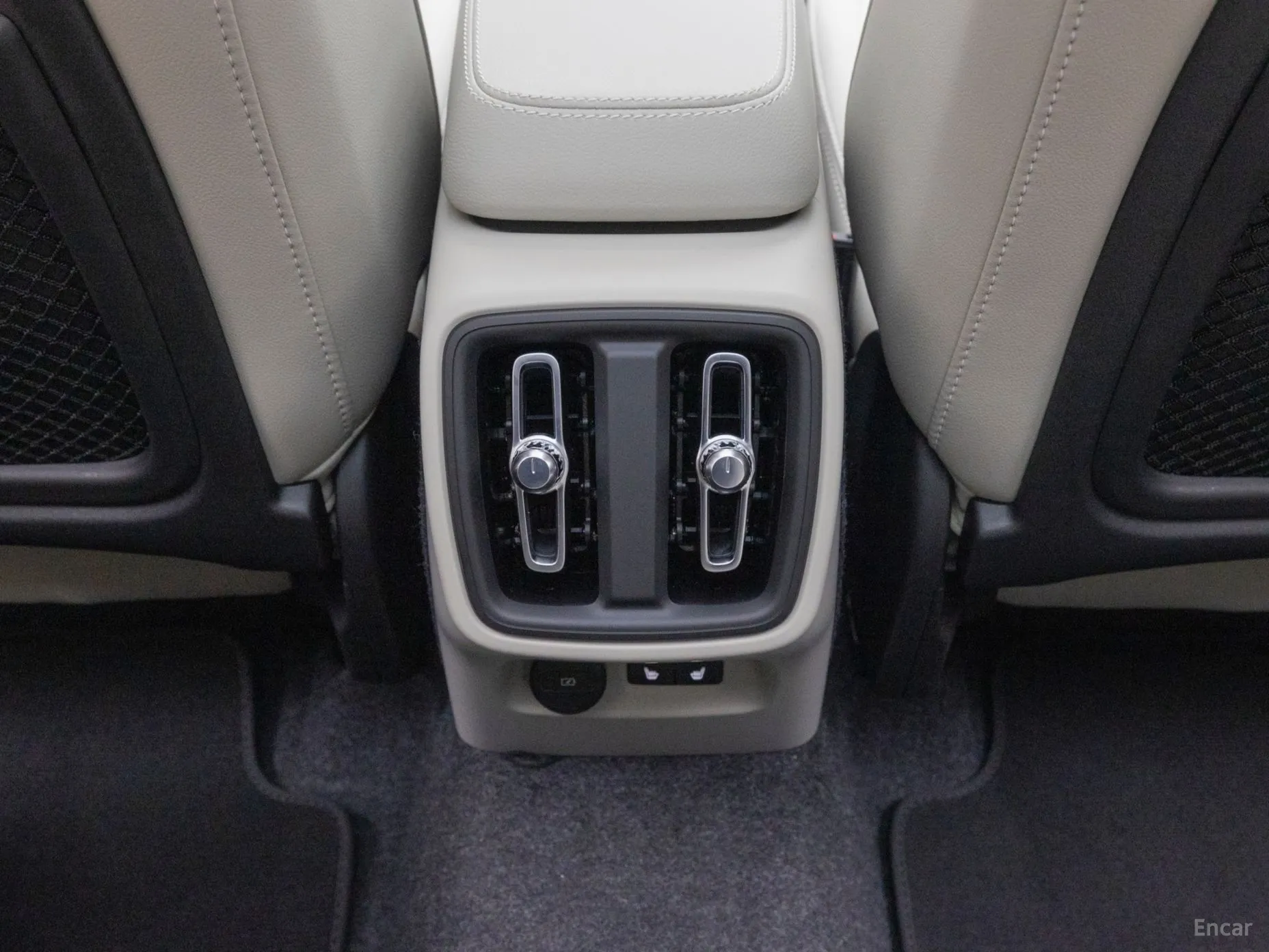 Volvo XC40 превью 14