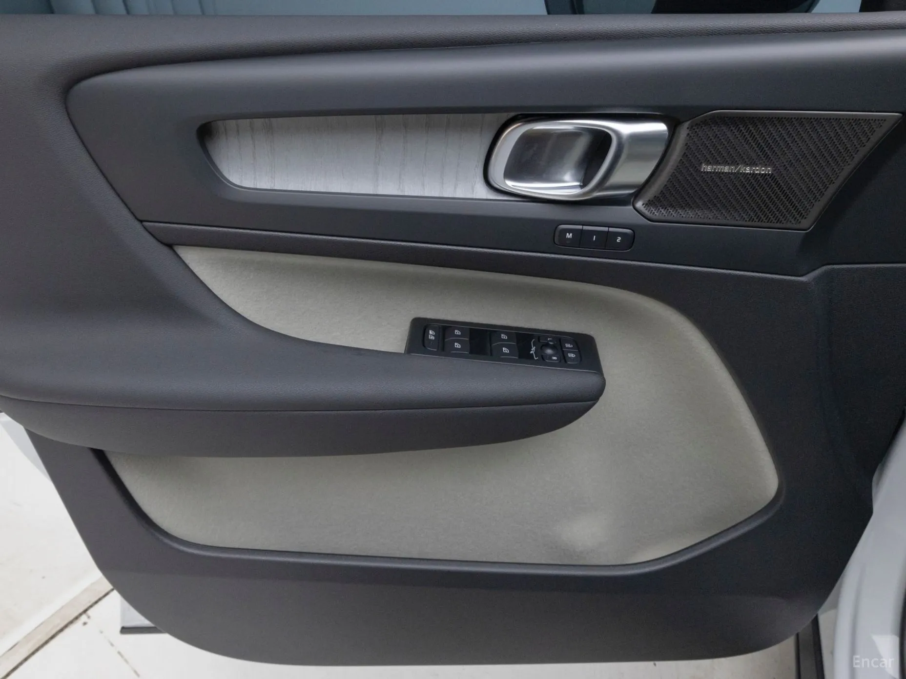 Volvo XC40 превью 15