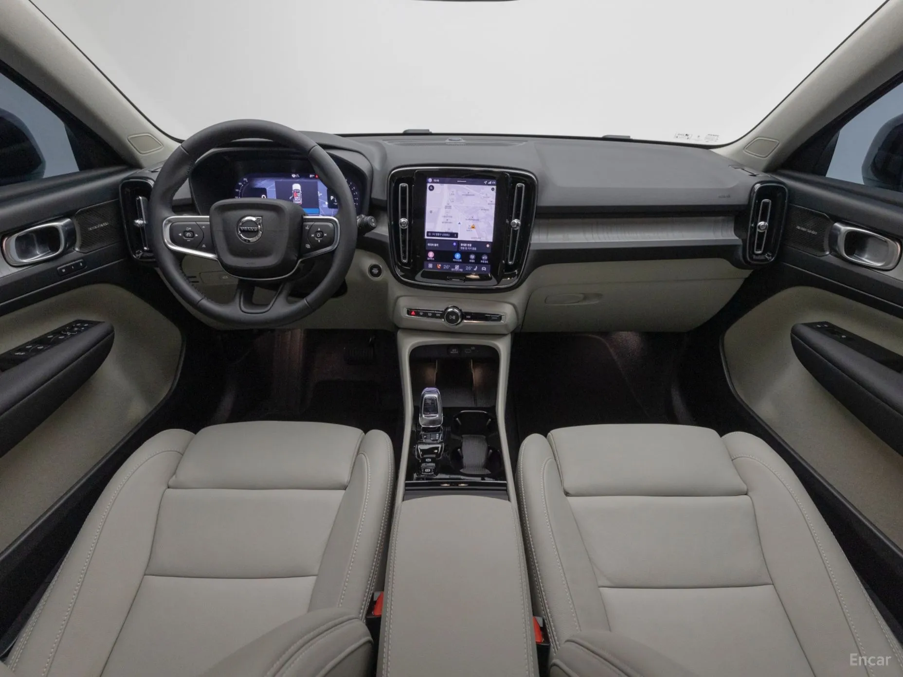 Volvo XC40 превью 7