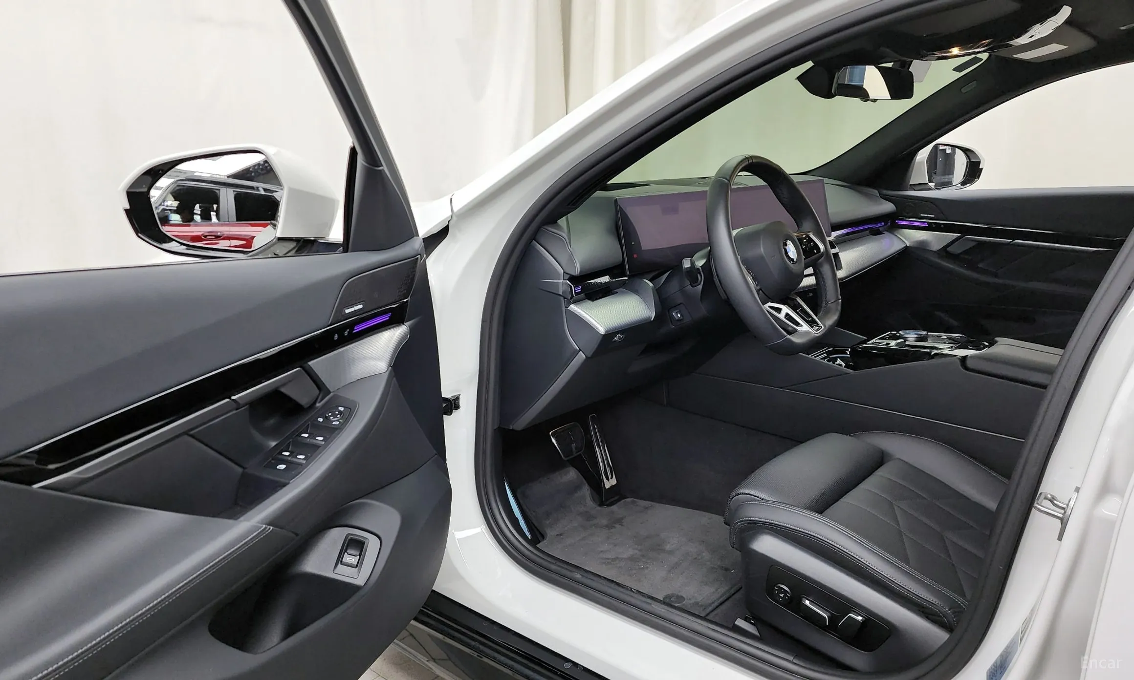 BMW 5 Series (G60) превью 10
