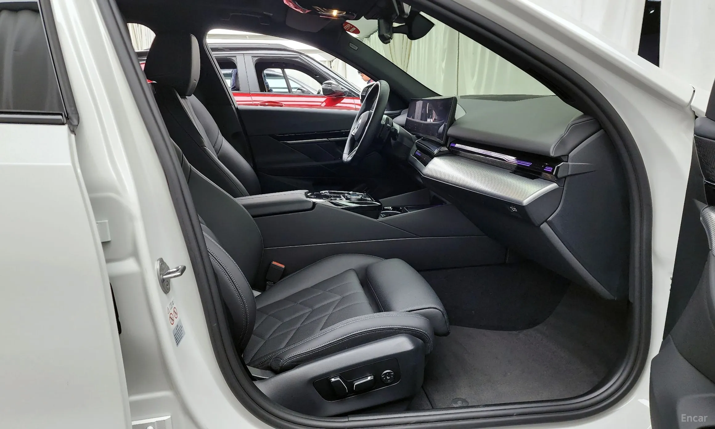 BMW 5 Series (G60) превью 11