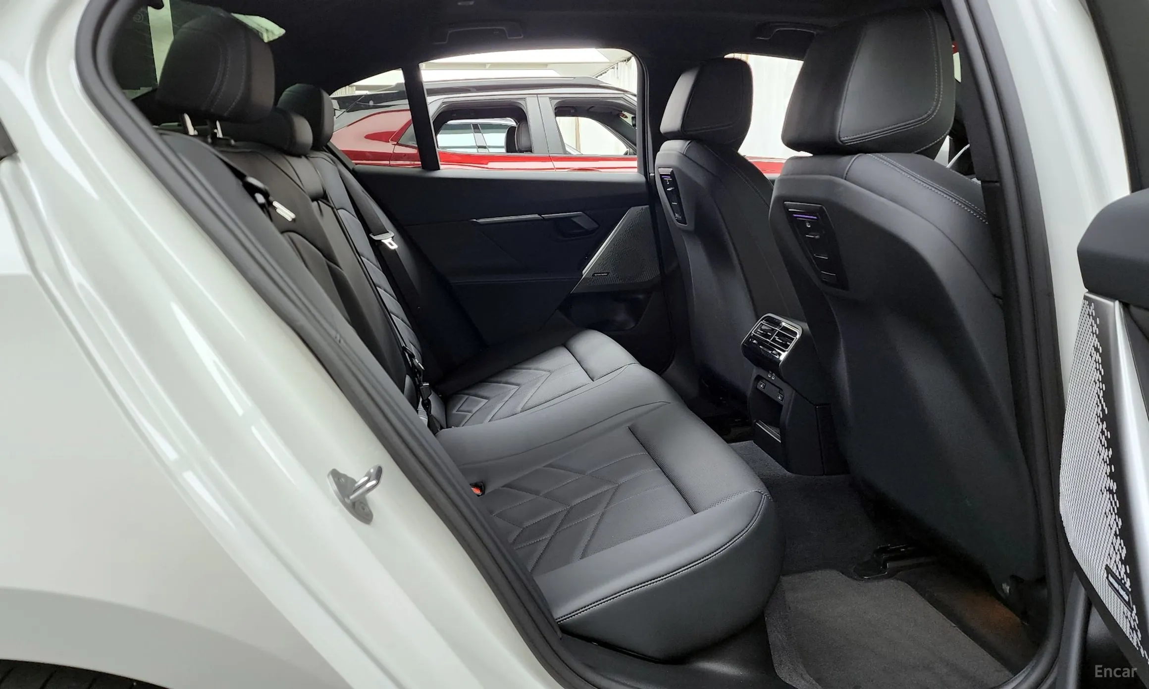 BMW 5 Series (G60) превью 12