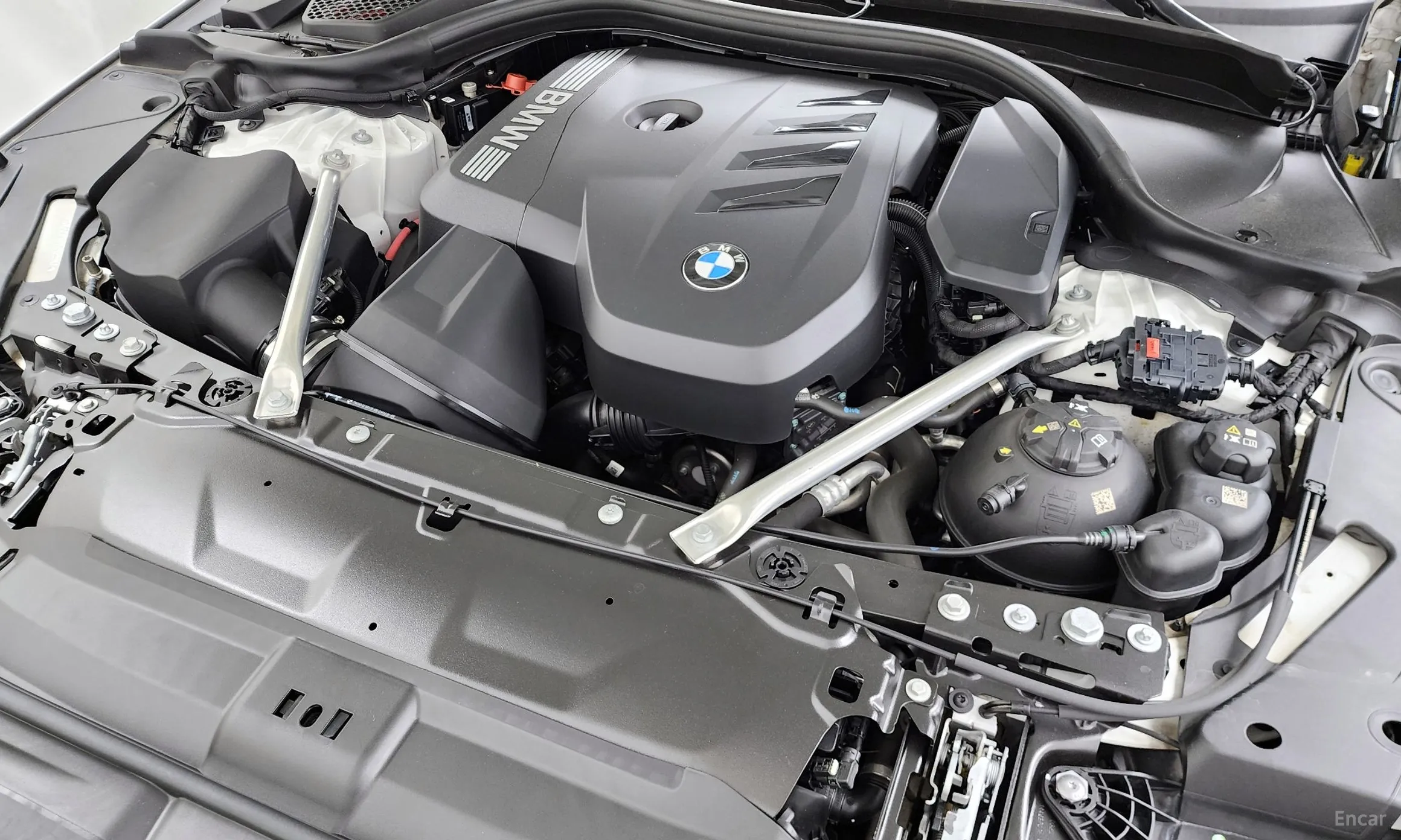 BMW 5 Series (G60) превью 6