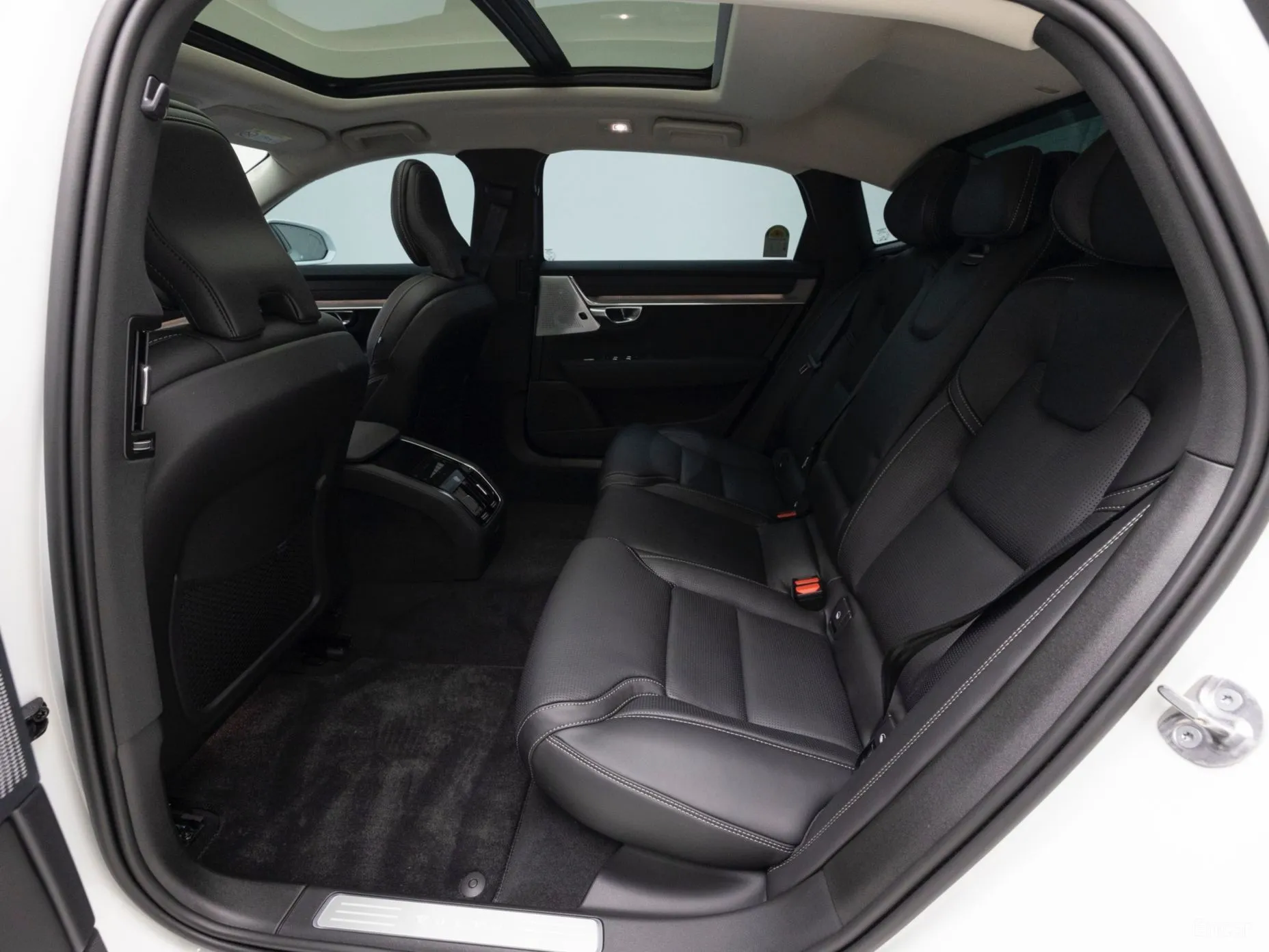 Volvo S90 превью 10