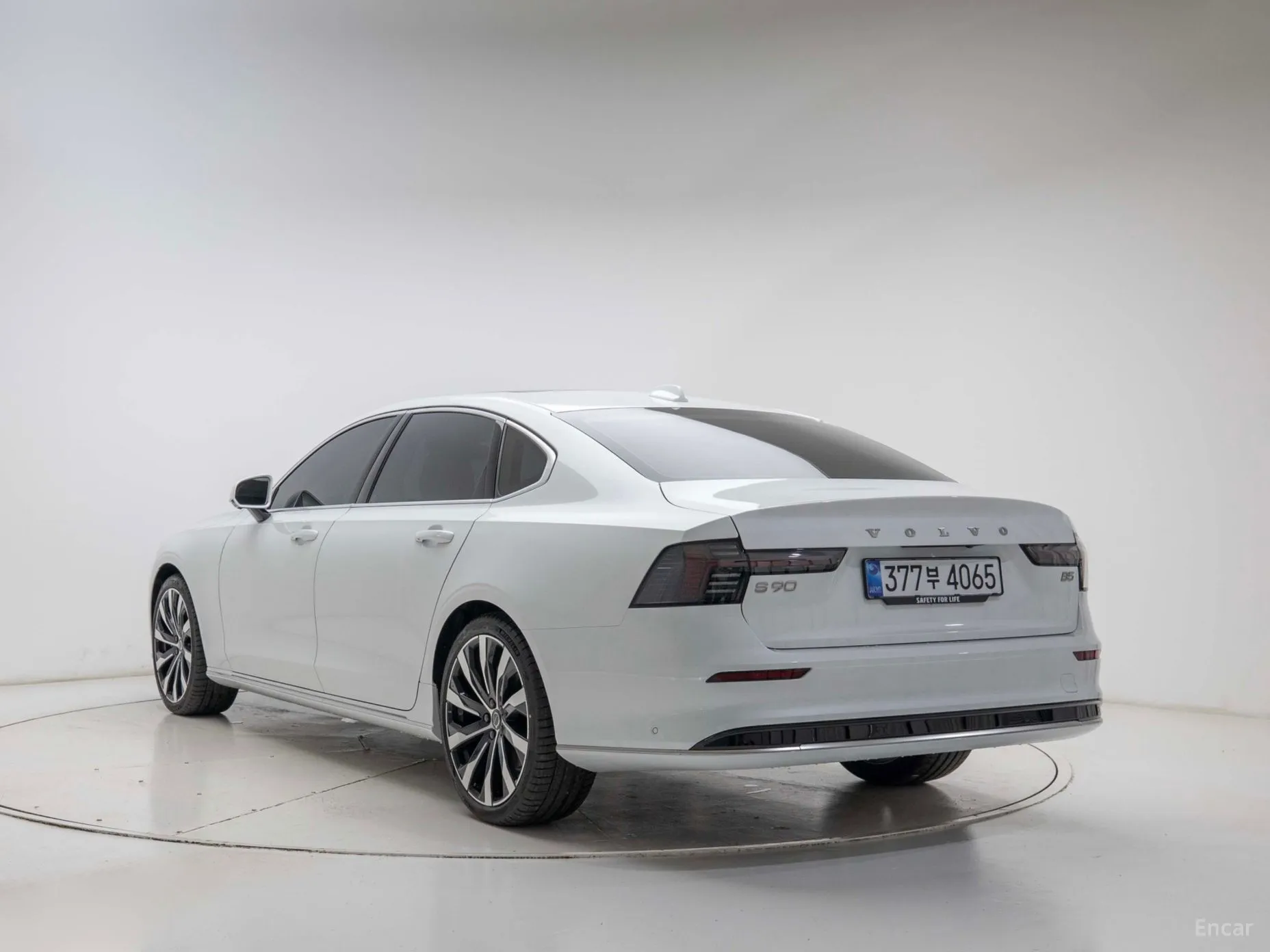 Volvo S90 превью 4