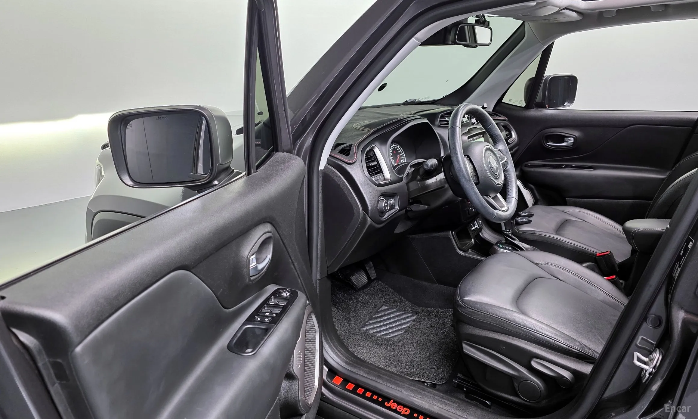 Jeep Renegade превью 10