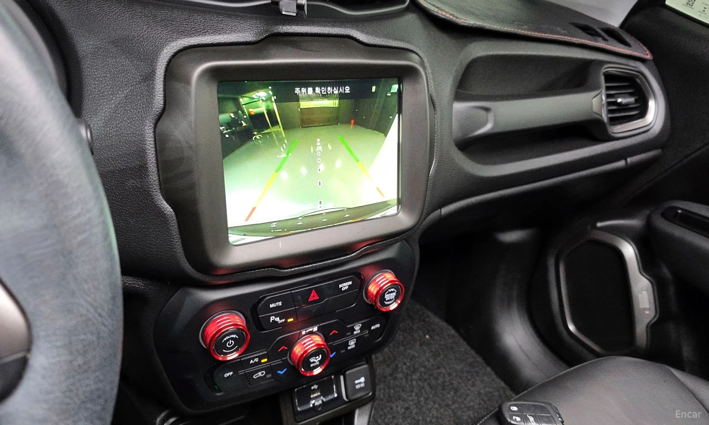 Jeep Renegade превью 19