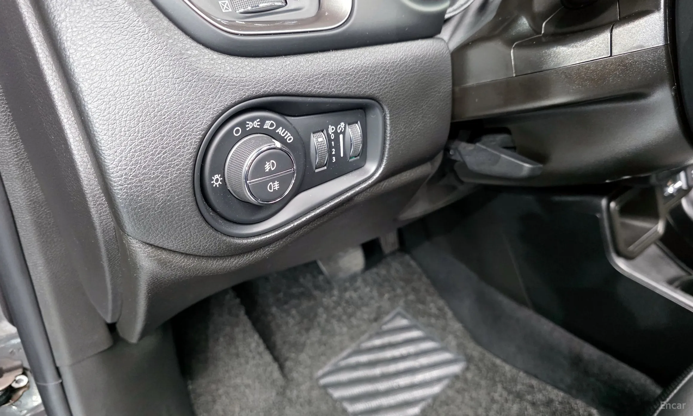 Jeep Renegade превью 20