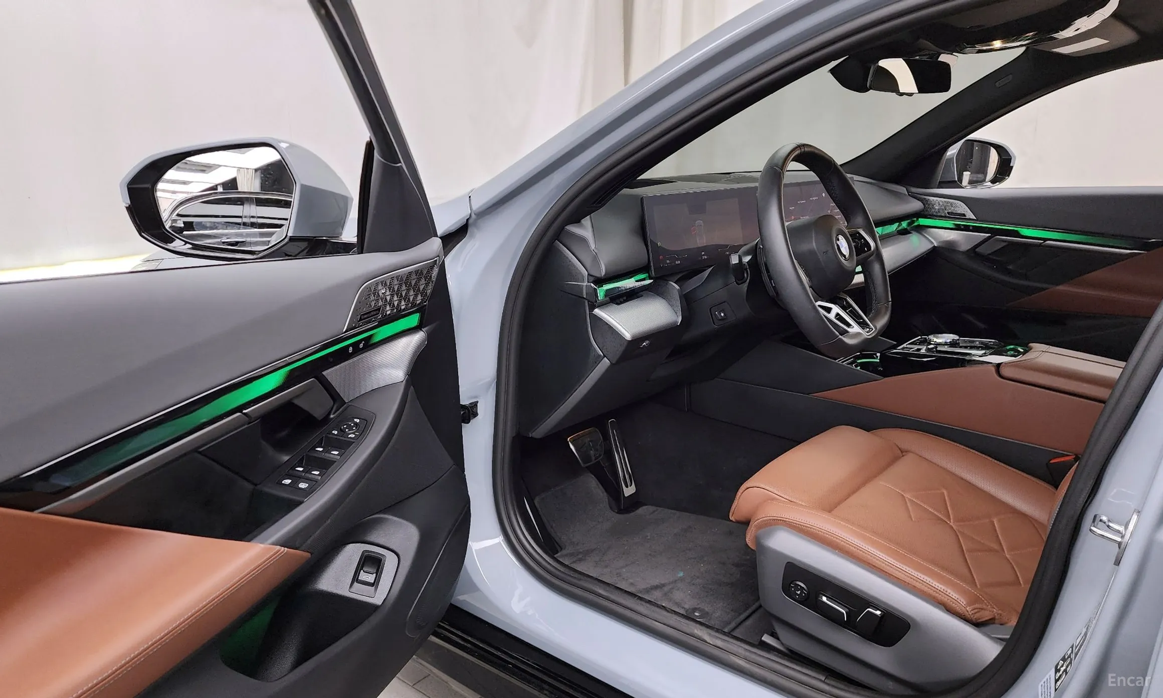BMW 5 Series (G60) превью 10