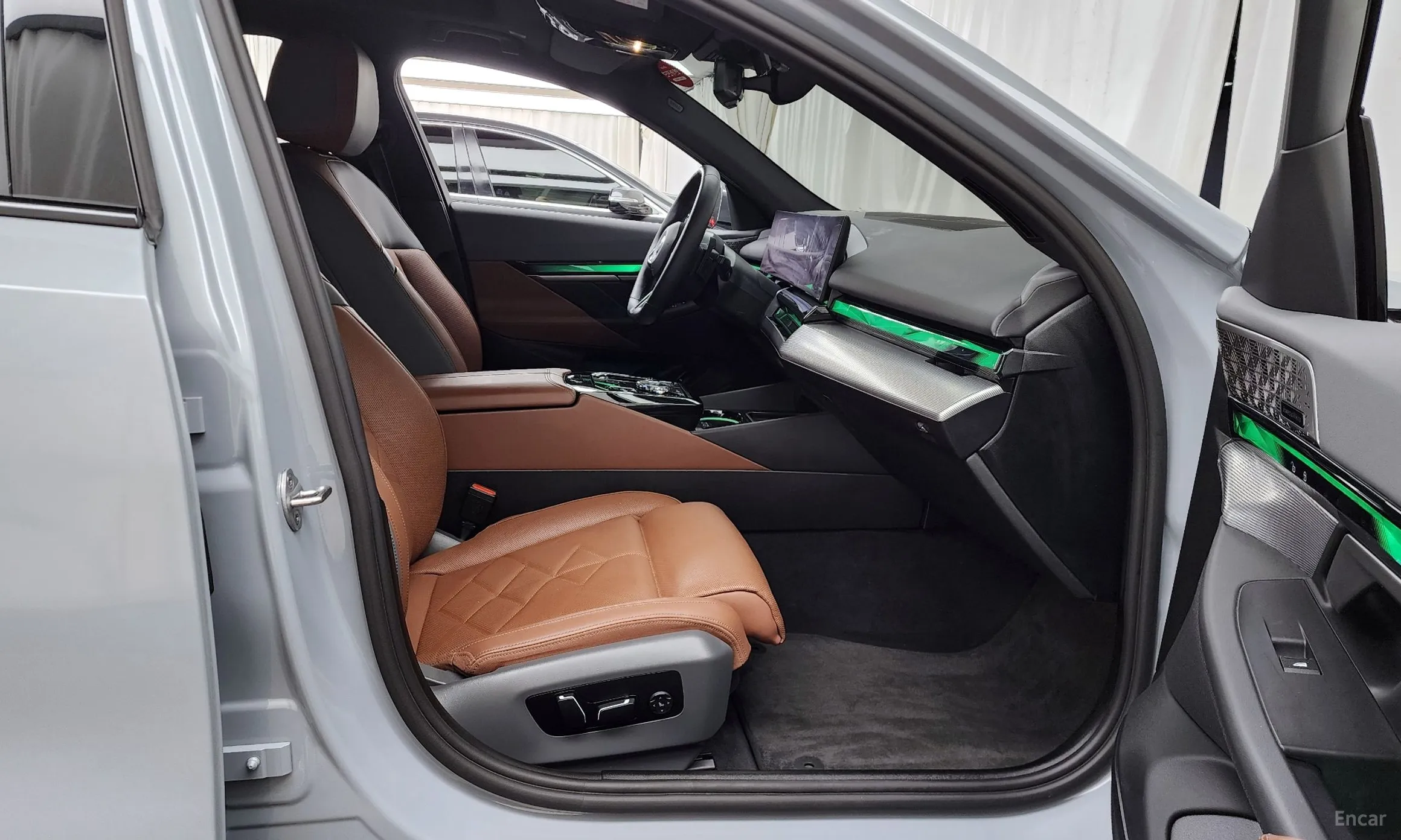 BMW 5 Series (G60) превью 11