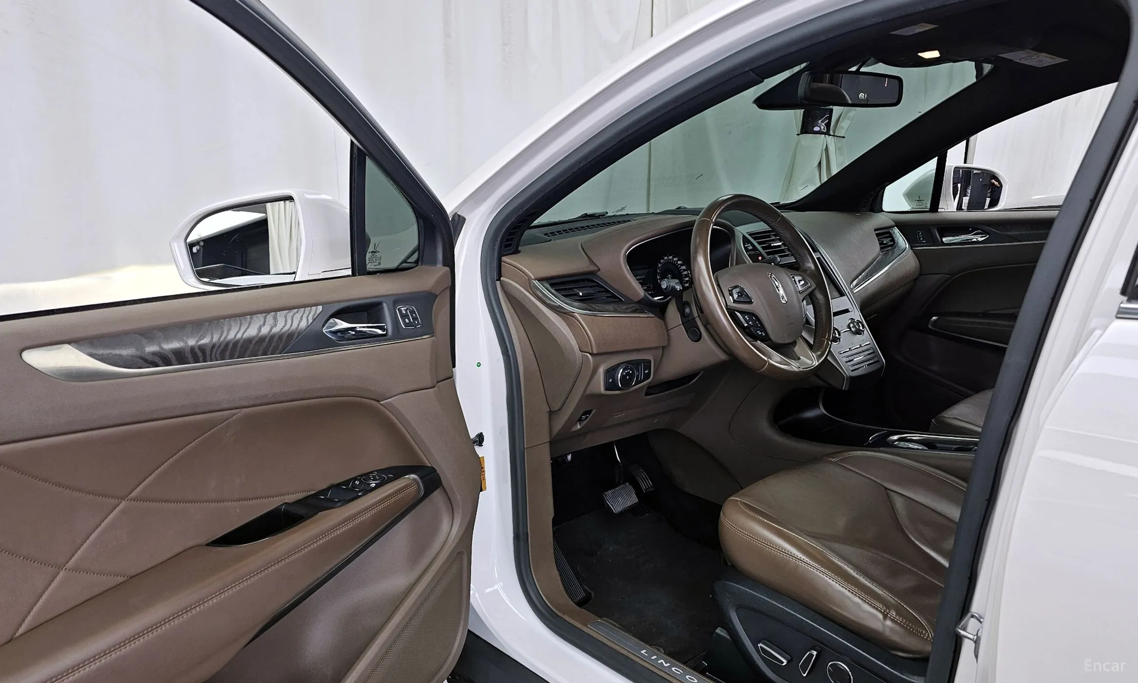 Lincoln MKC превью 10