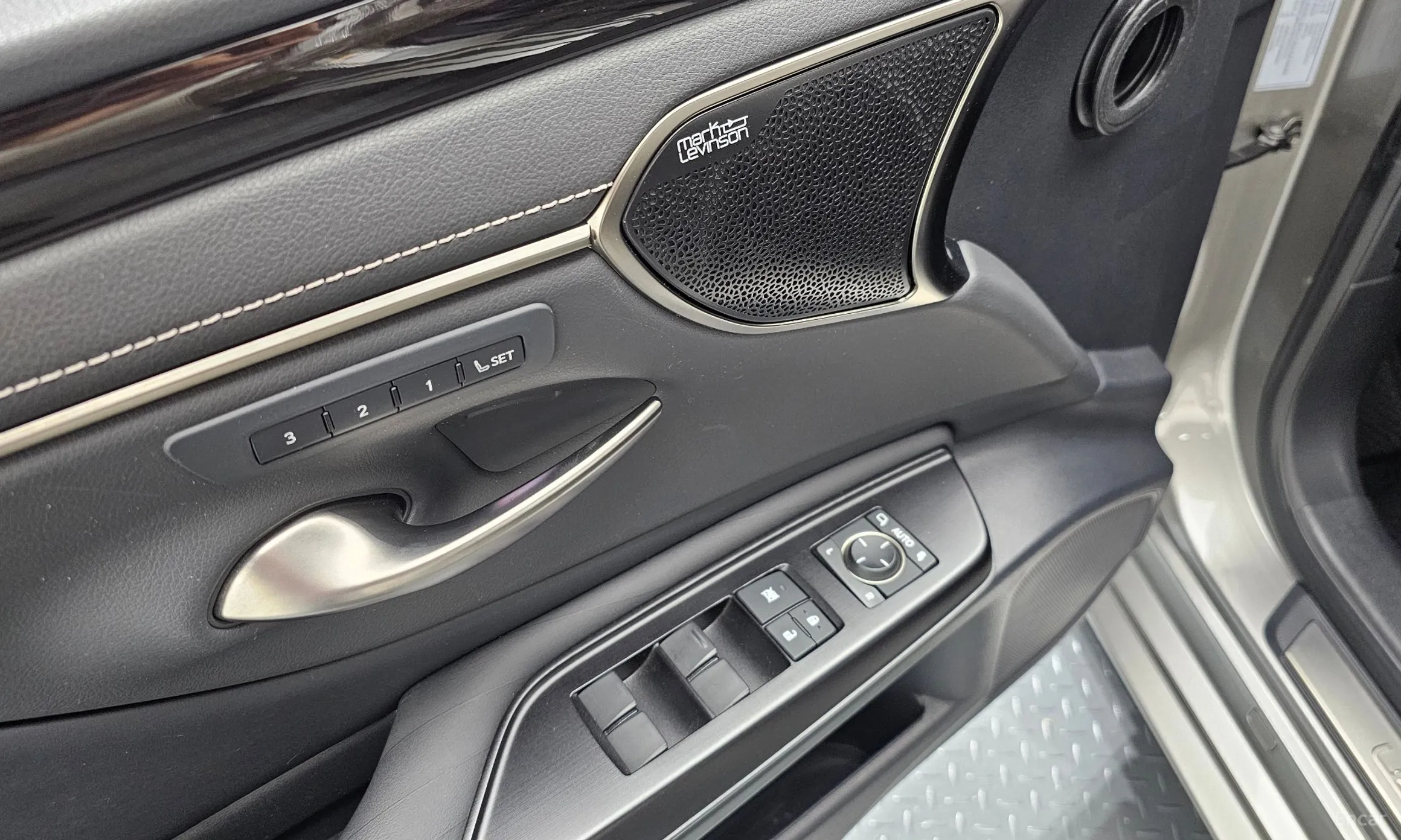 Lexus ES300h 7th Generation превью 16