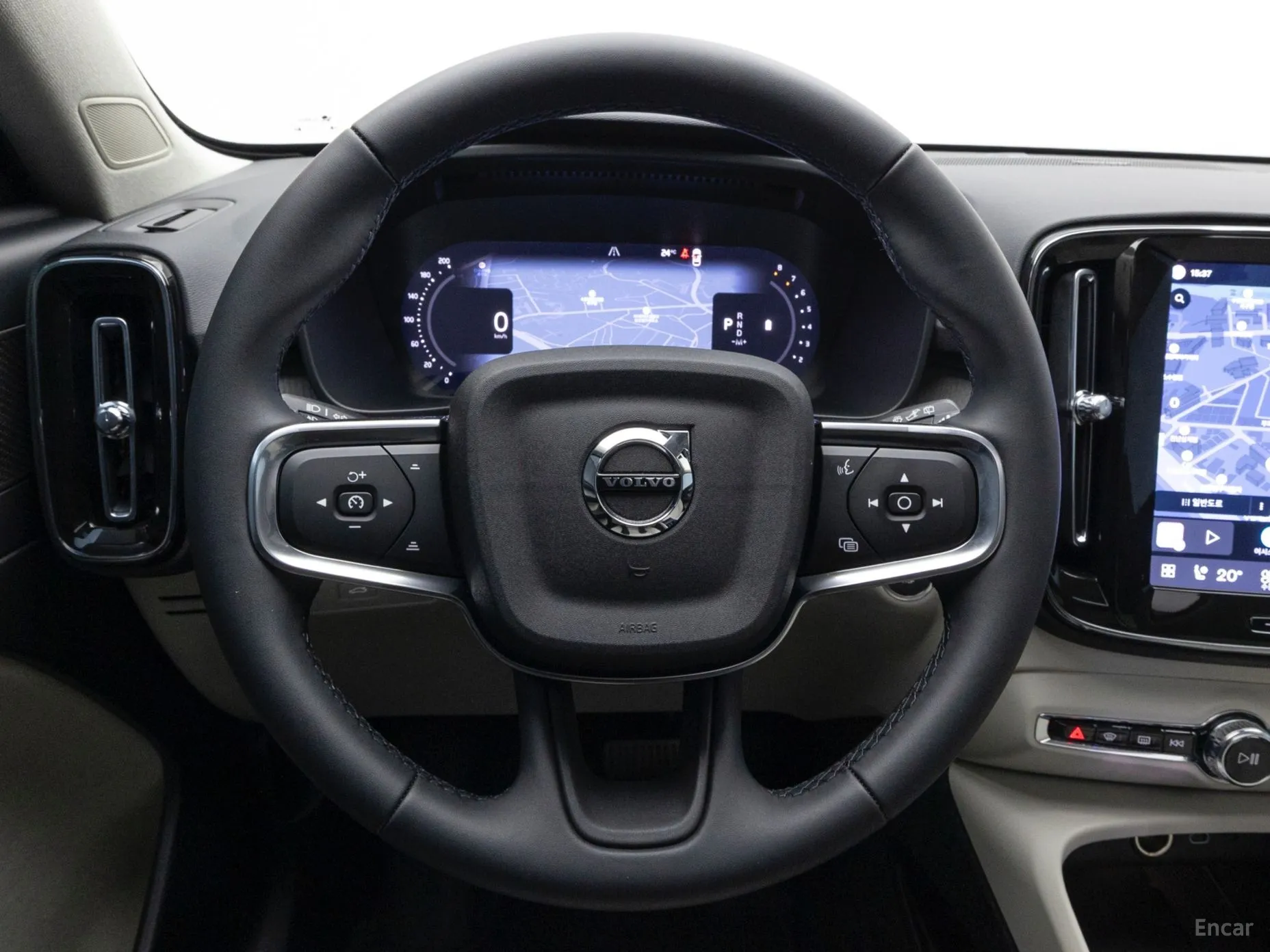 Volvo XC40 превью 12