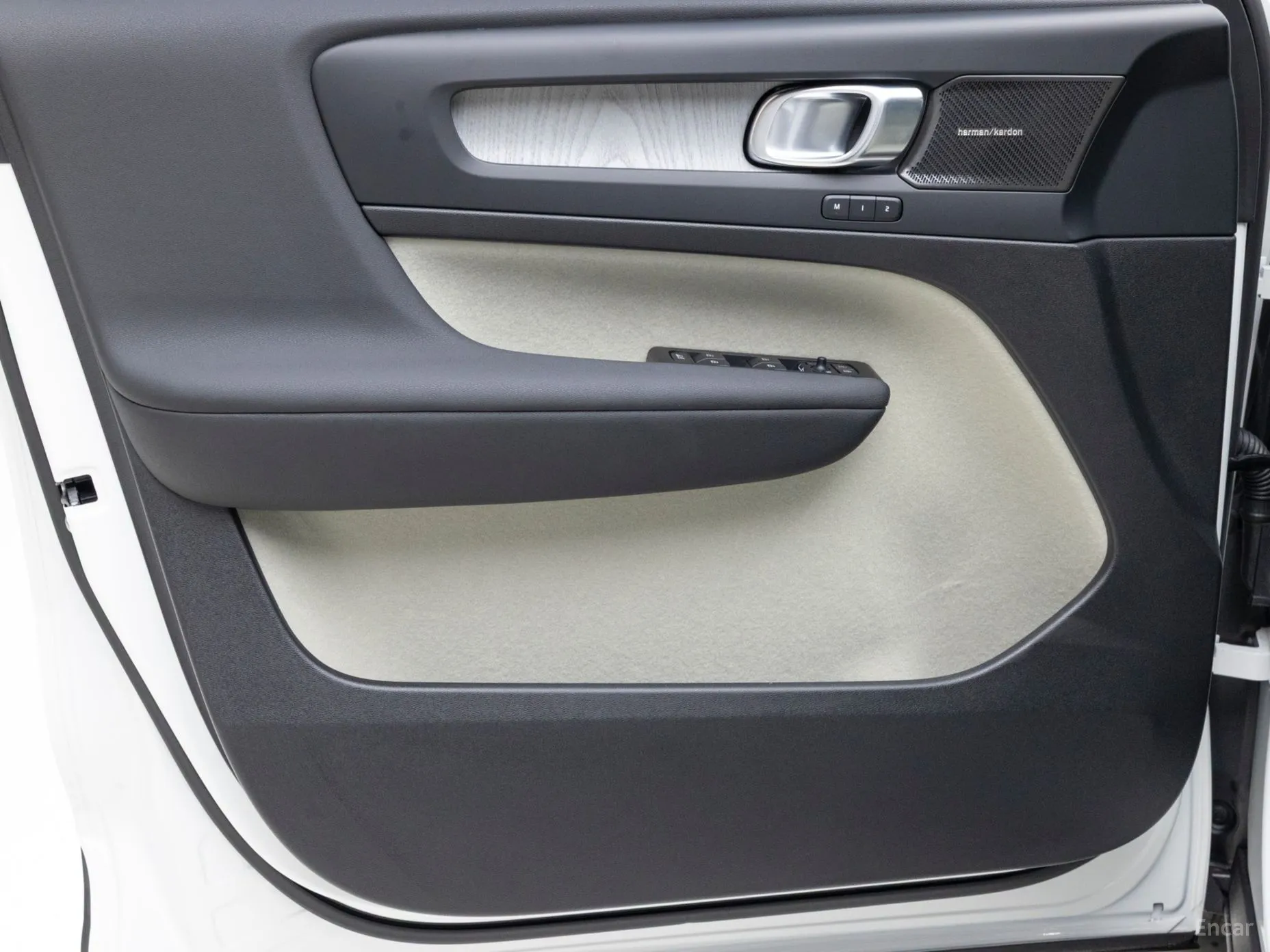 Volvo XC40 превью 14