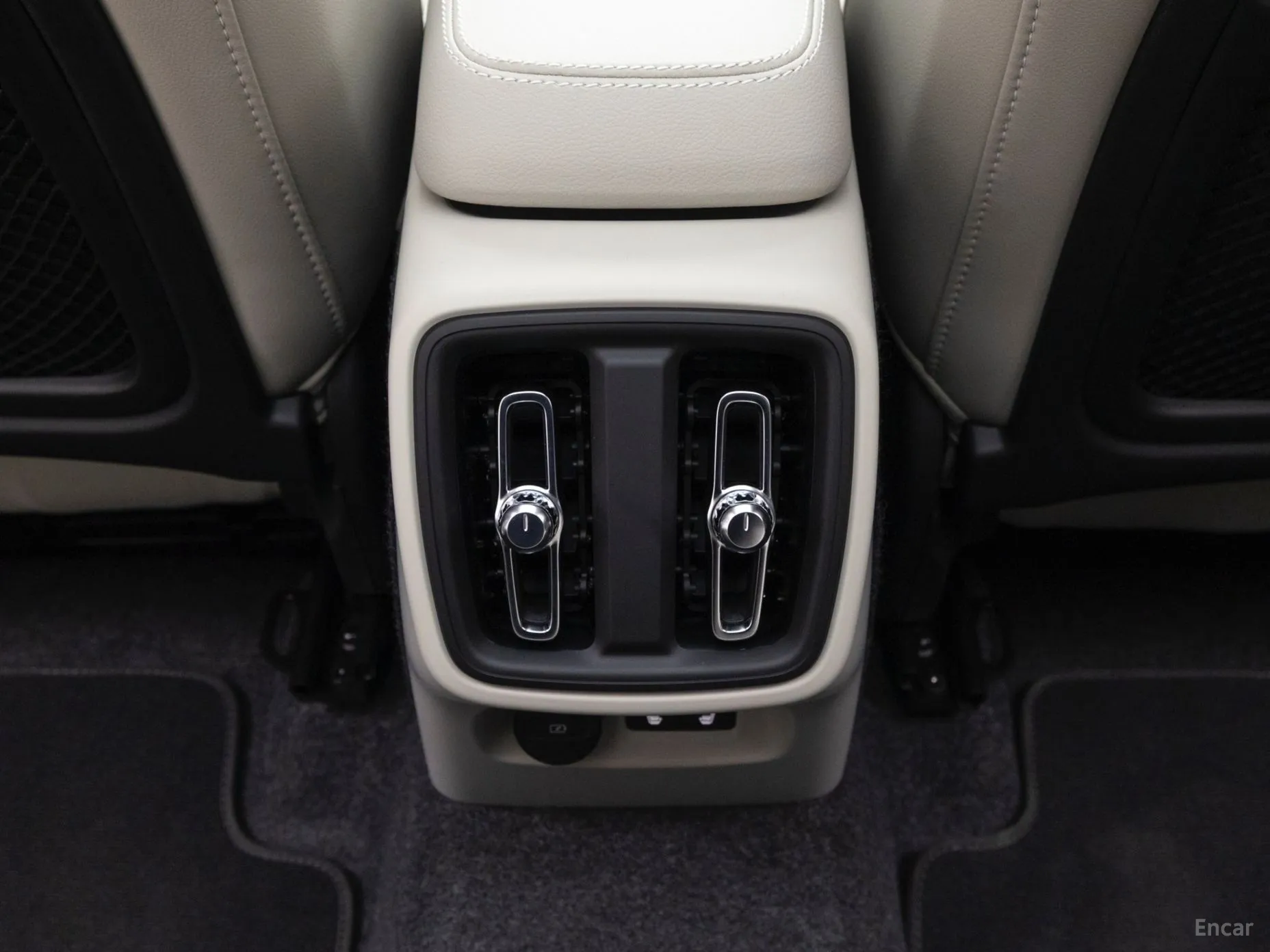 Volvo XC40 превью 15